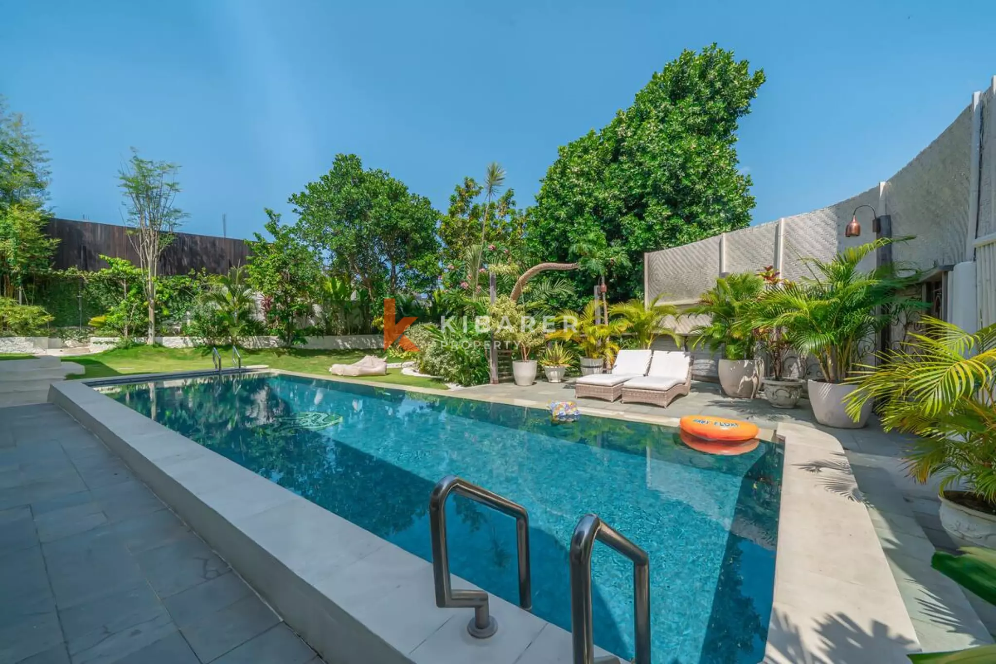 Amazing Classic Six-Bedroom Enclosed Villa in the Heart of Batu Bolong — image 2