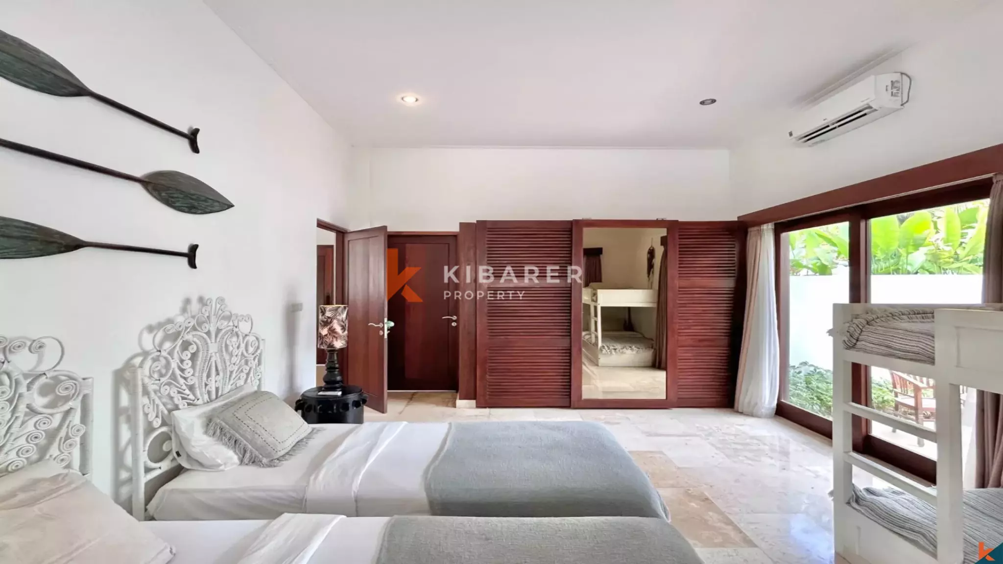 Tropical Bliss: Charming Three-Bedroom Enclosed Living Villa in Berawa — image 10