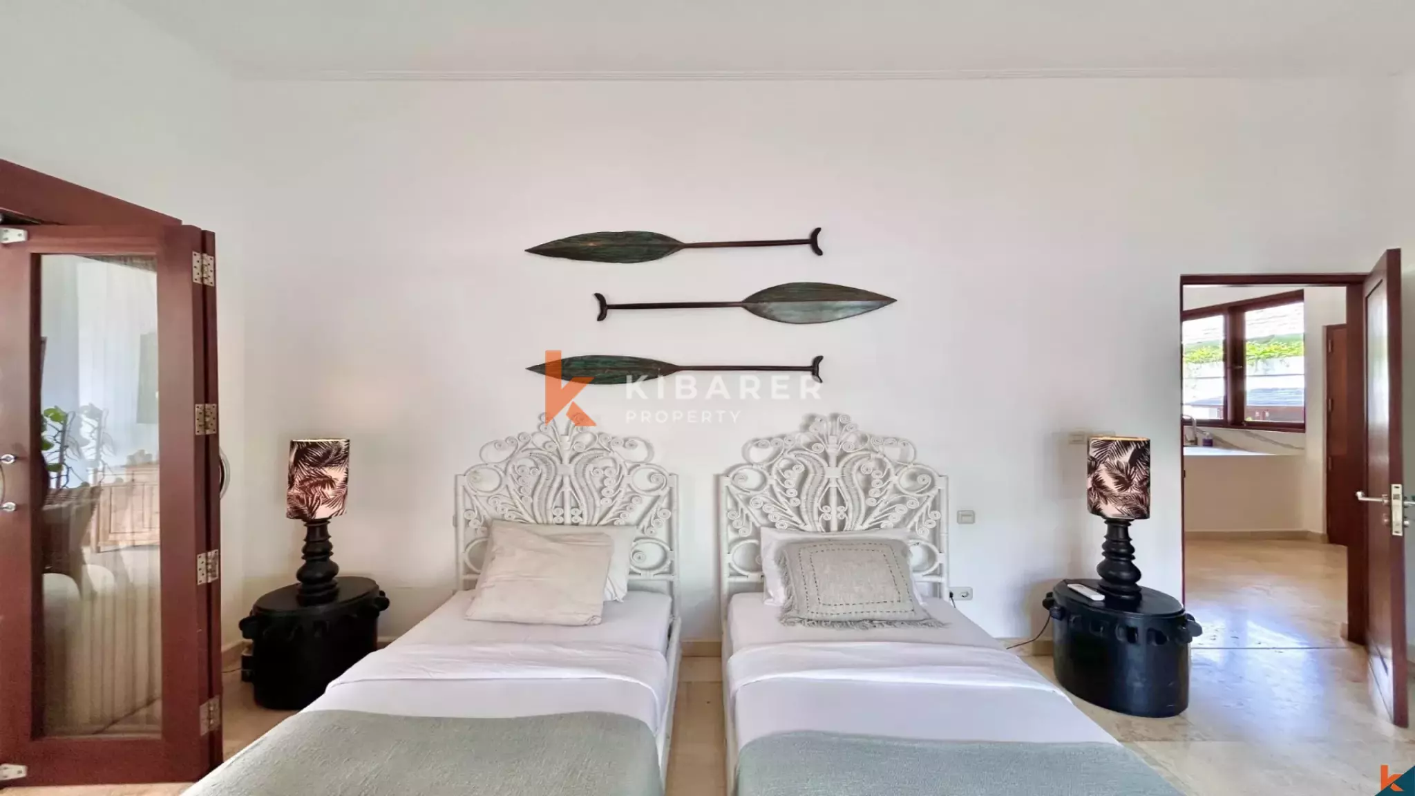 Tropical Bliss: Charming Three-Bedroom Enclosed Living Villa in Berawa — image 11