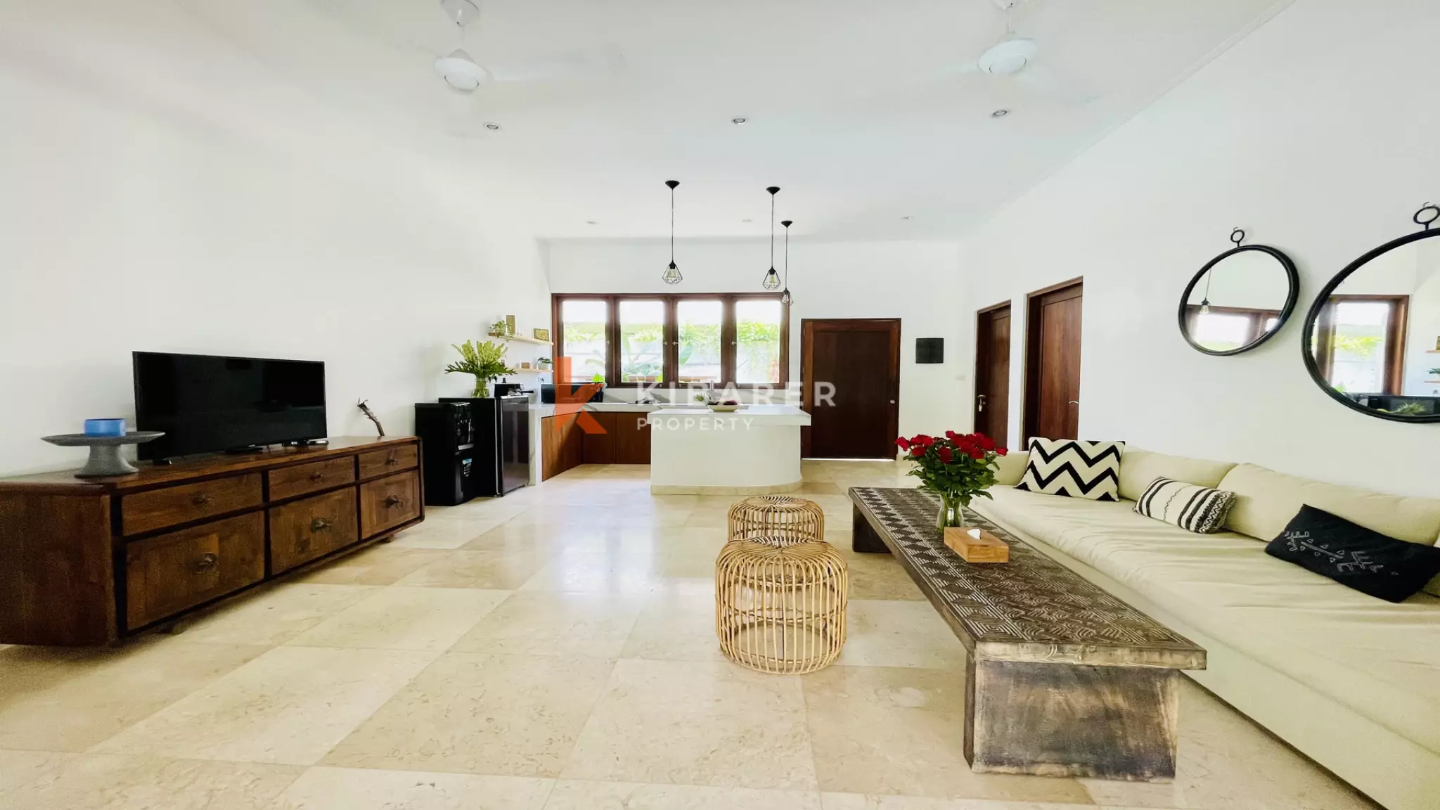 Tropical Bliss: Charming Three-Bedroom Enclosed Living Villa in Berawa — image 8