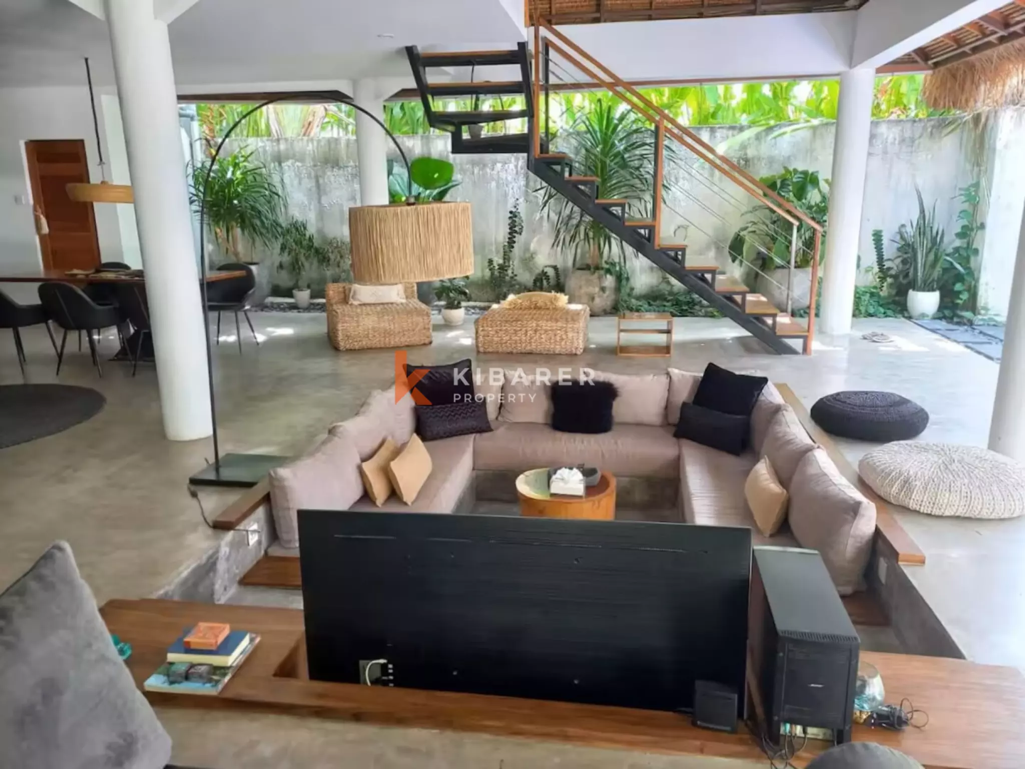 Open Concept Two Bedroom Villa in Batu Bolong — image 3