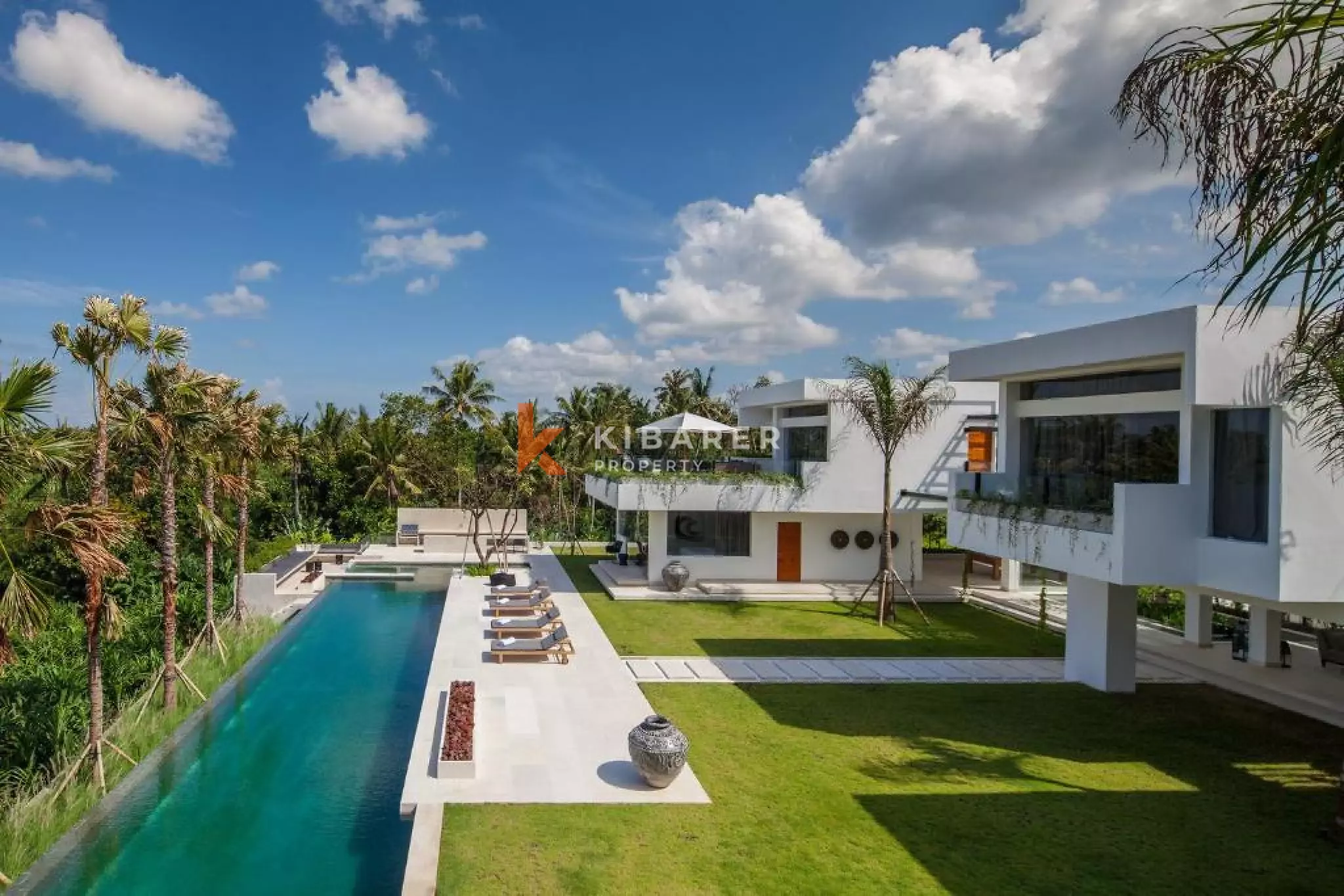 Five-Bedroom Luxury Villa with Gym room in Tumbak Bayuh — image 1