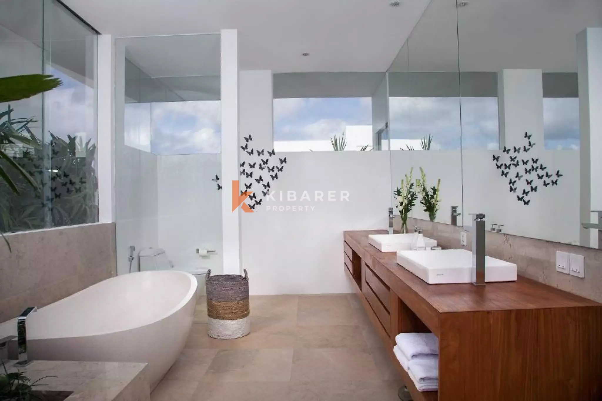 Five-Bedroom Luxury Villa with Gym room in Tumbak Bayuh — image 16