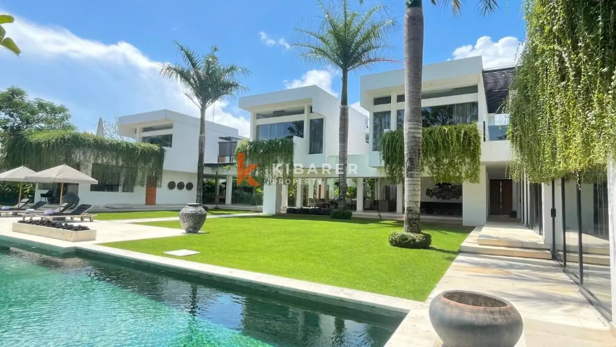 Five-Bedroom Luxury Villa with Gym room in Tumbak Bayuh — image 2