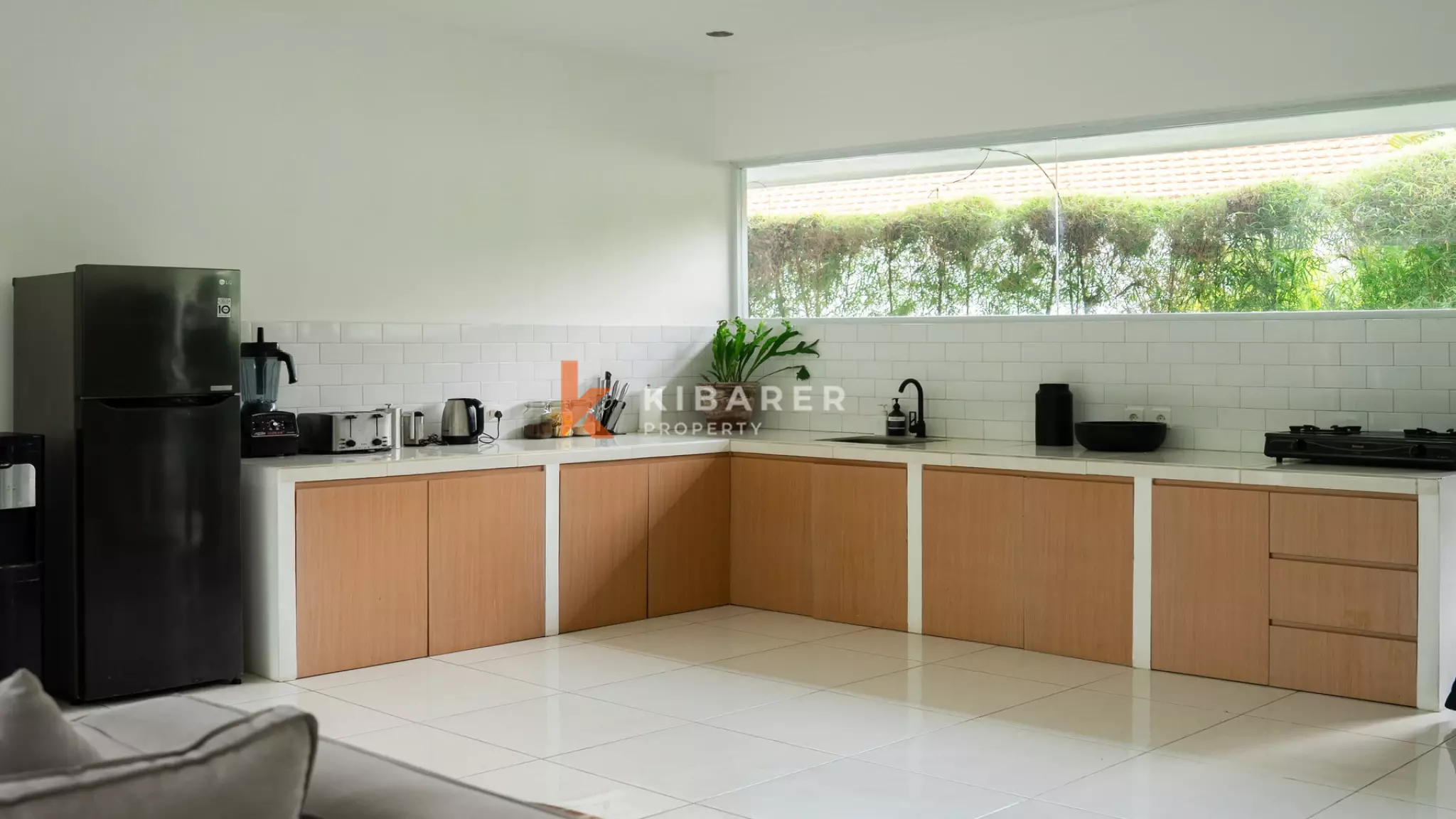 Stunning Three-Bedroom Tropical Villa with Open Living and Pool in Canggu — image 12