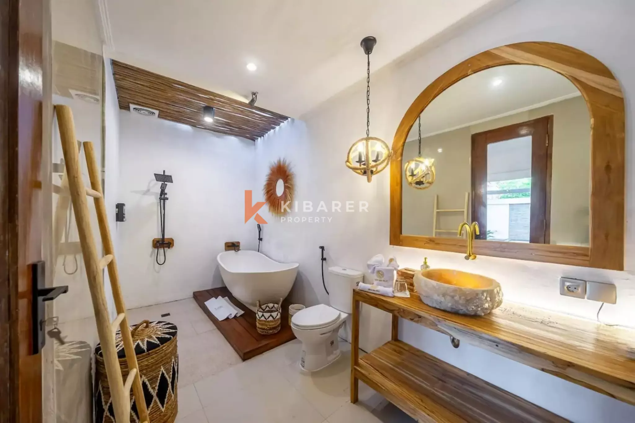 Modern Two Bedroom Villa in Tumbak Bayuh — image 11