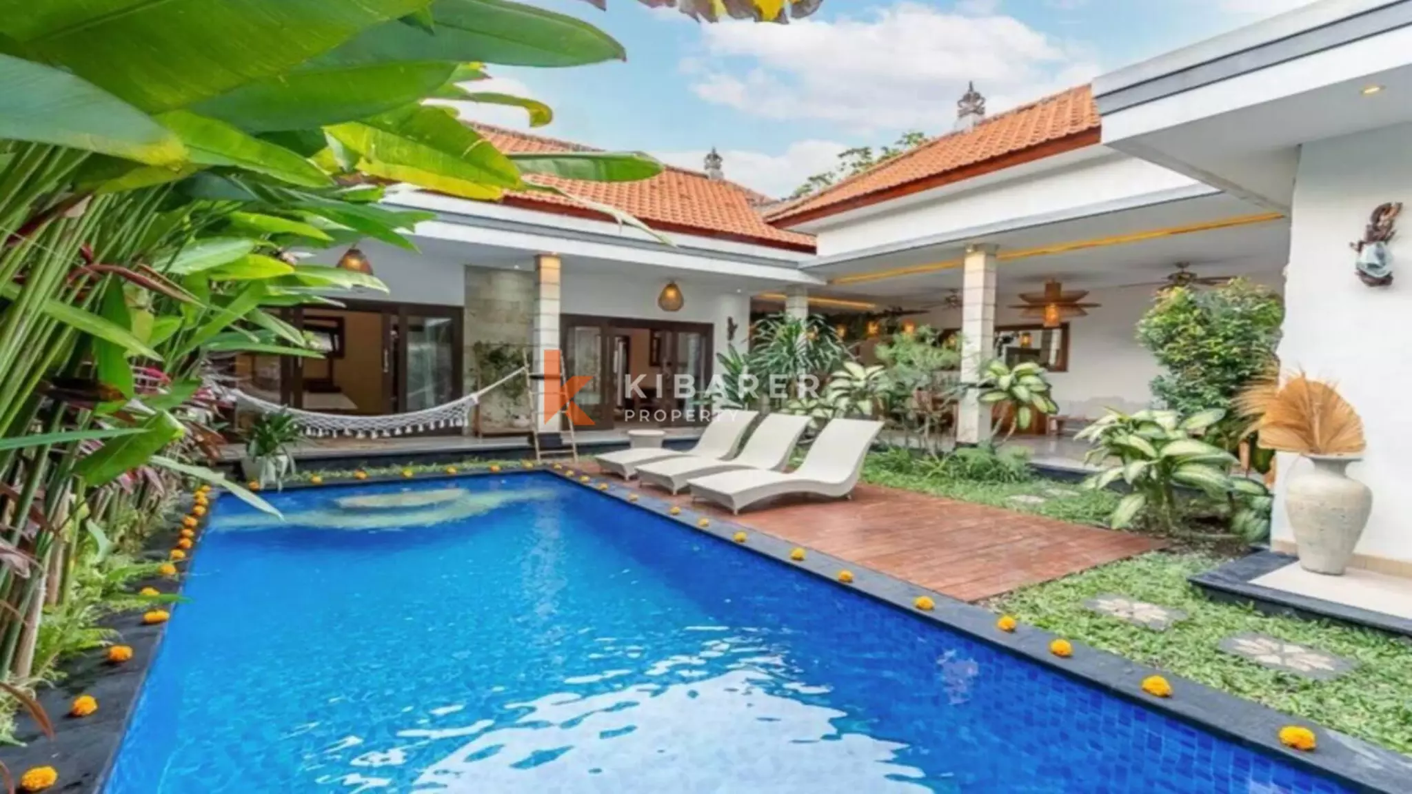 Beautiful Three-Bedroom Open Living Villa in Canggu — image 2