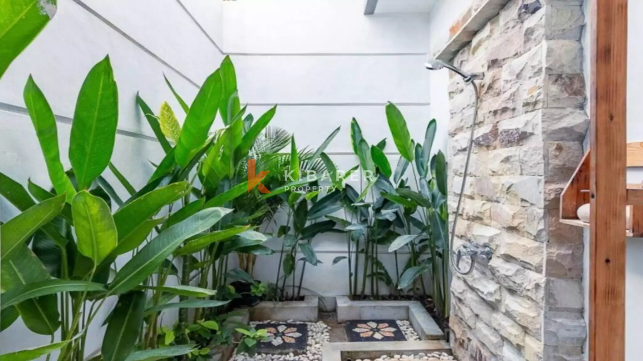 Beautiful Three-Bedroom Open Living Villa in Canggu — image 4