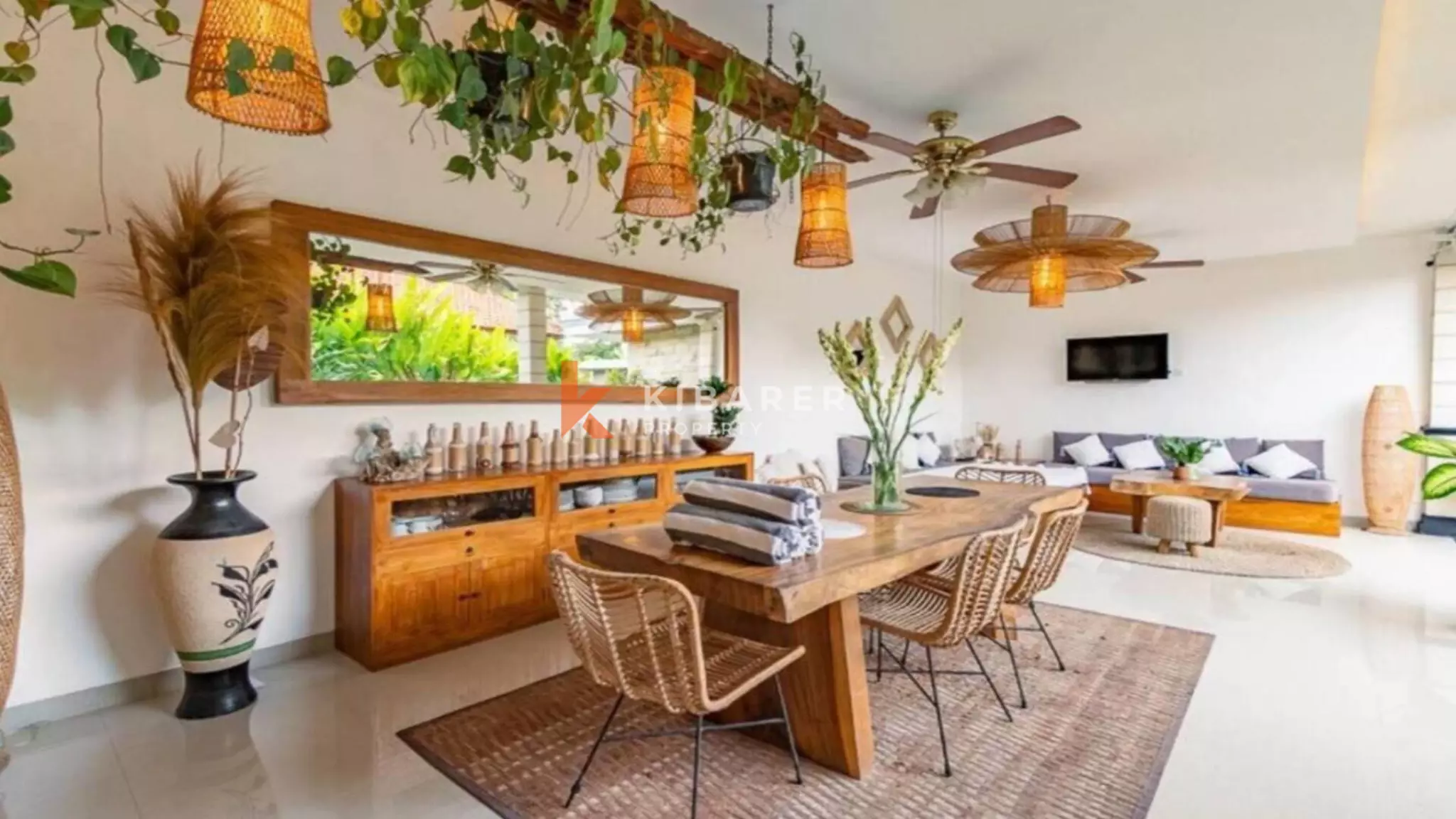Beautiful Three-Bedroom Open Living Villa in Canggu — image 8