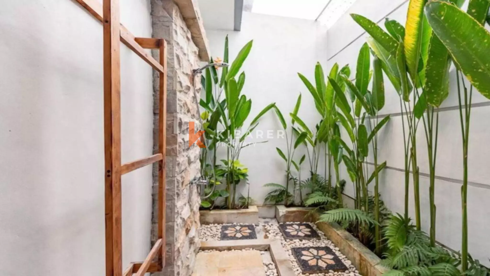 Beautiful Three-Bedroom Open Living Villa in Canggu — image 9
