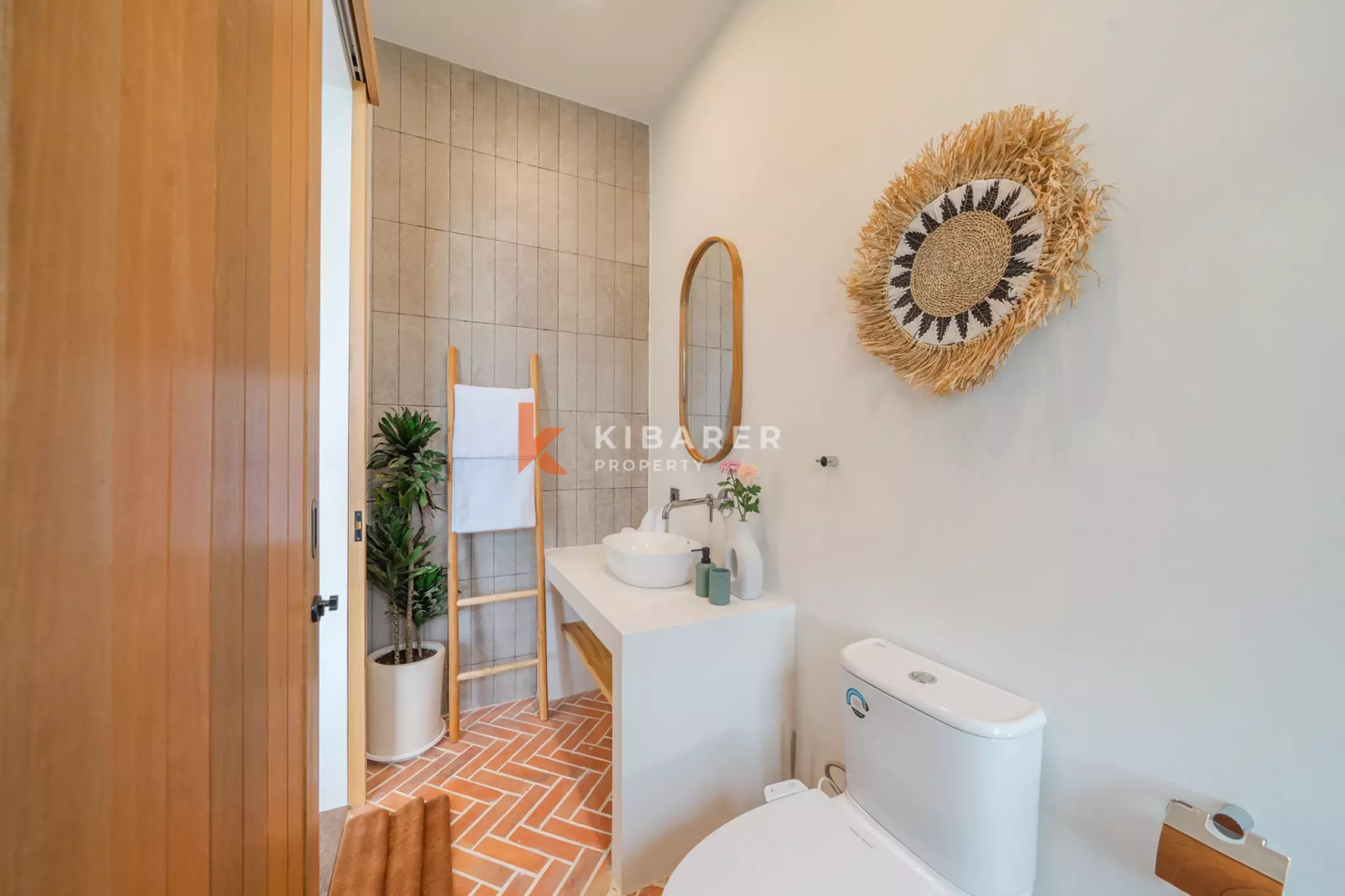 Three Bedroom Enclosed Villa with Ricefield View in Padonan Area — image 9