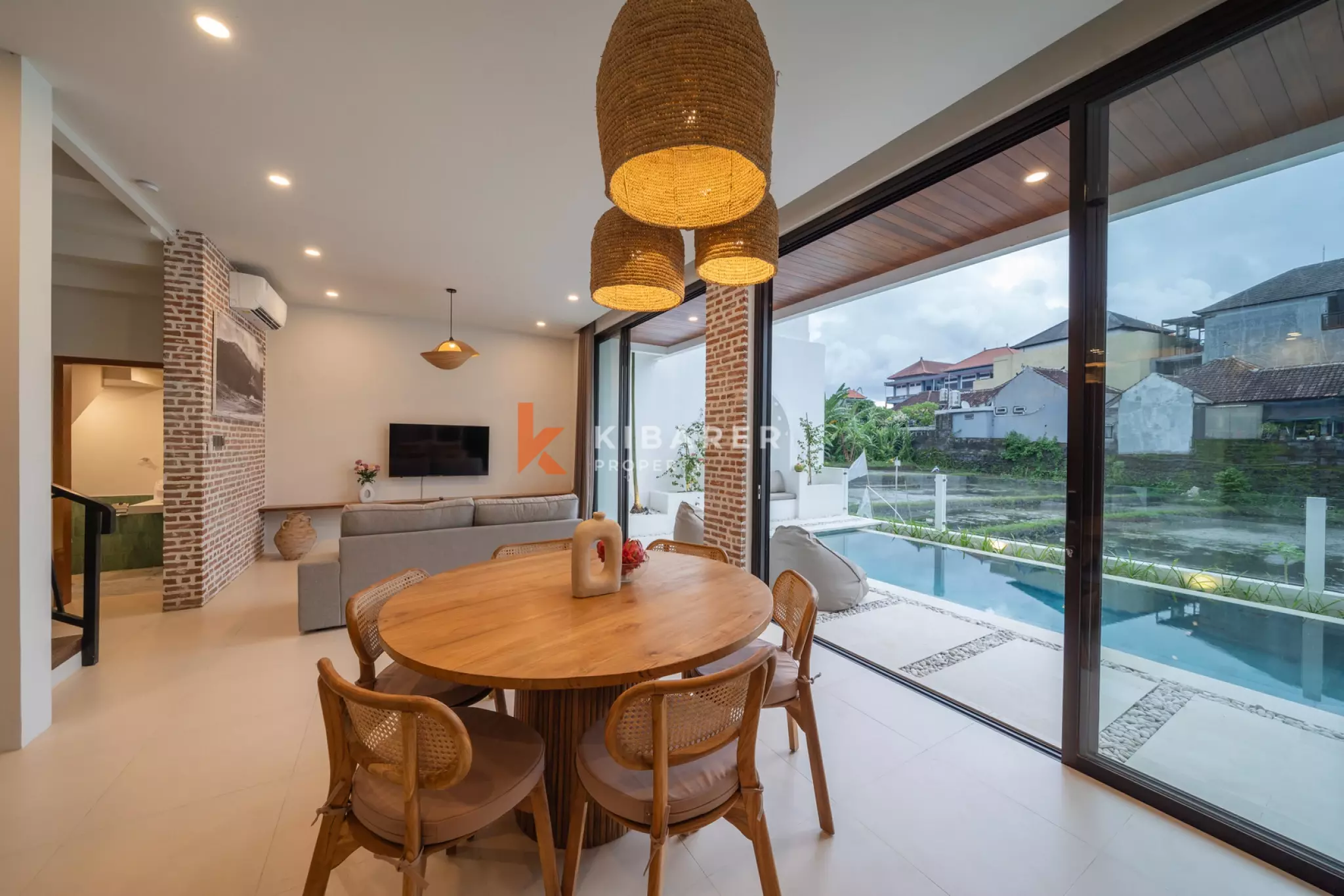 Three Bedroom Enclosed Villa with Ricefield View in Padonan Area — image 5