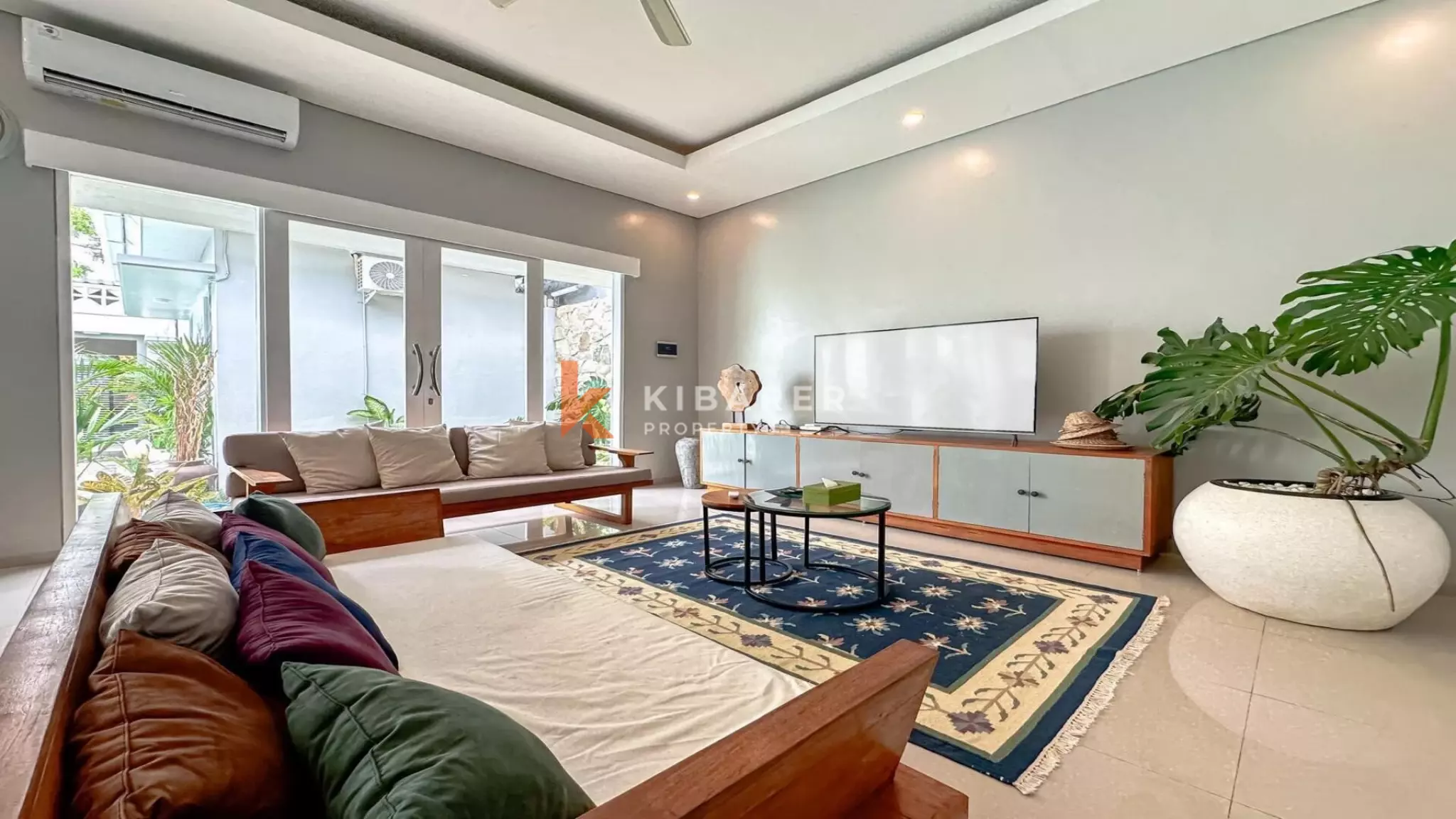Charming Three-Bedroom Villa with Private Pool and Enclosed Living Area in Canggu — image 9