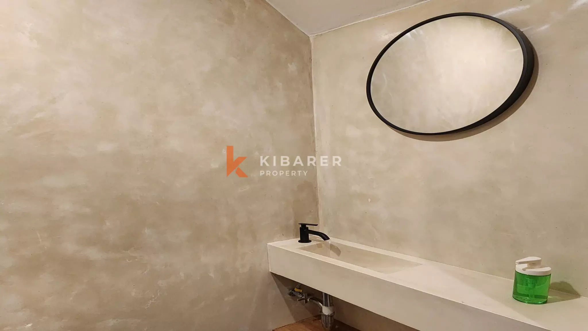 Contemporary One-Bedroom Industrial No Pool Villa in Berawa — image 10