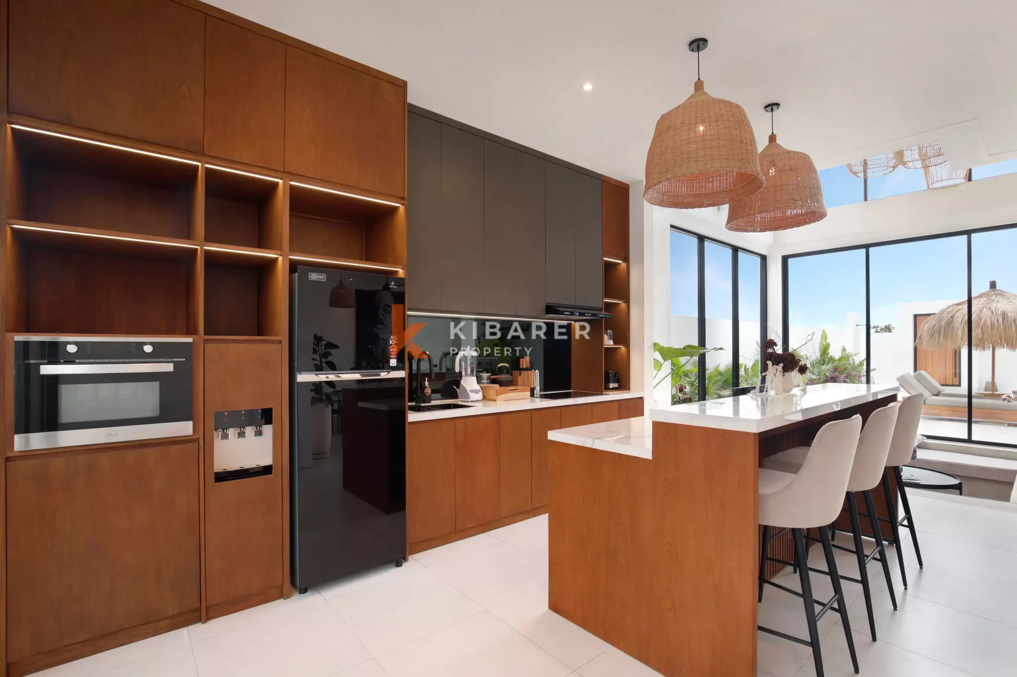 Gorgeous Three-Bedroom Villa with Rooftop Pool in Pererenan — image 11