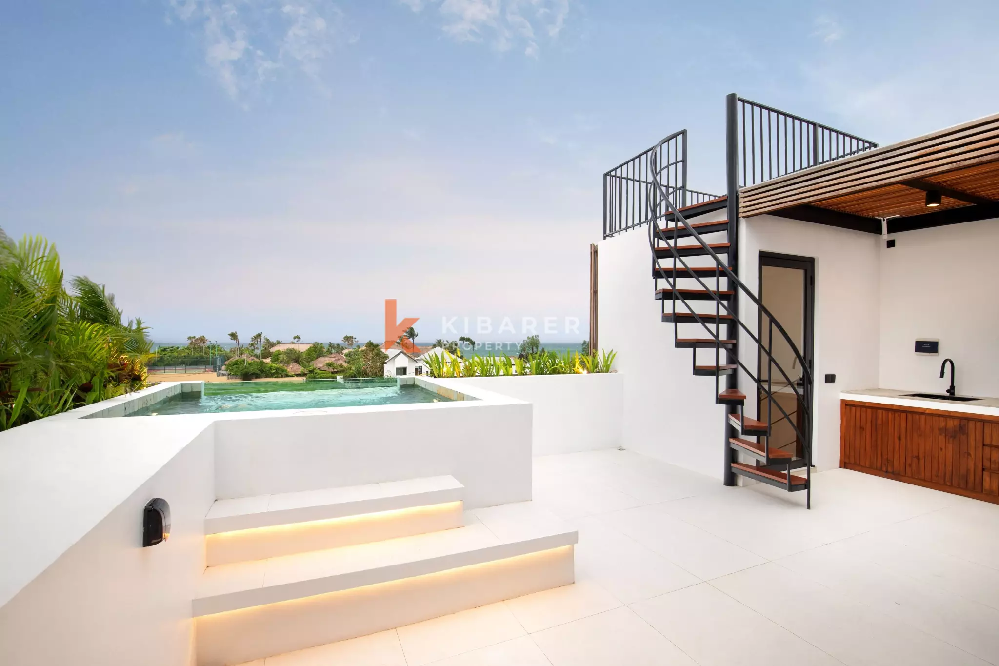 Gorgeous Three-Bedroom Villa with Rooftop Pool in Pererenan — image 2