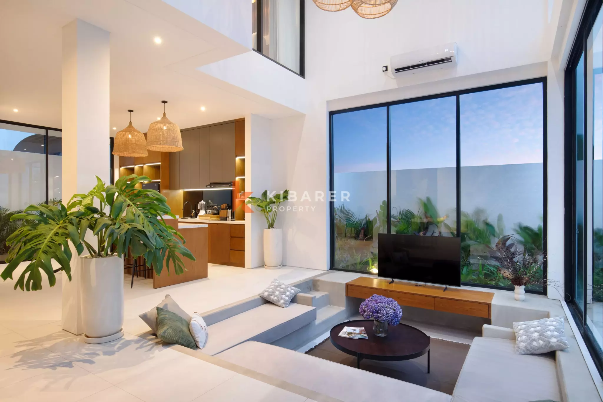 Gorgeous Three-Bedroom Villa with Rooftop Pool in Pererenan — image 10