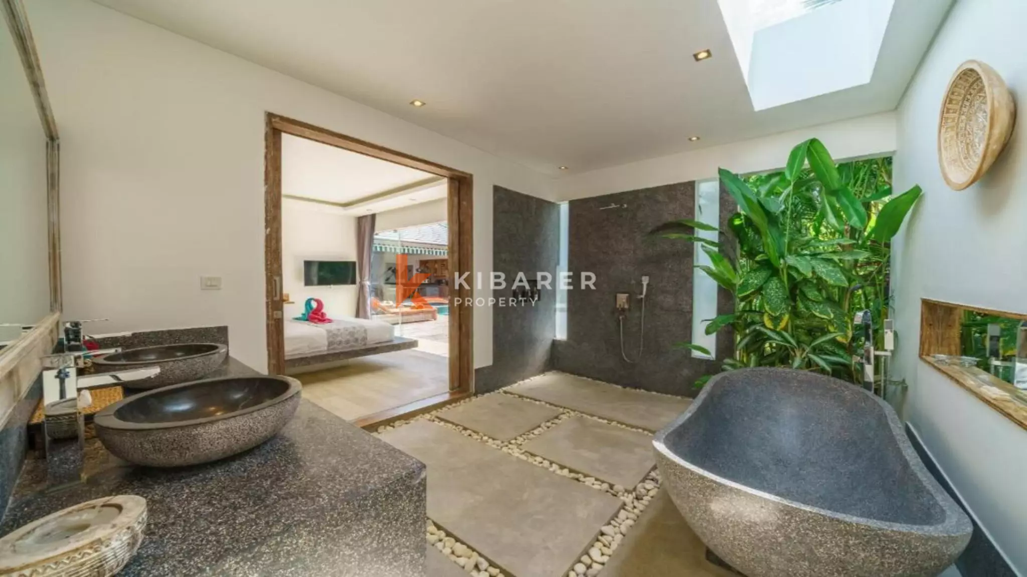 Elegant Three-Bedroom Luxury Villa with Open Living Room in Berawa — image 19