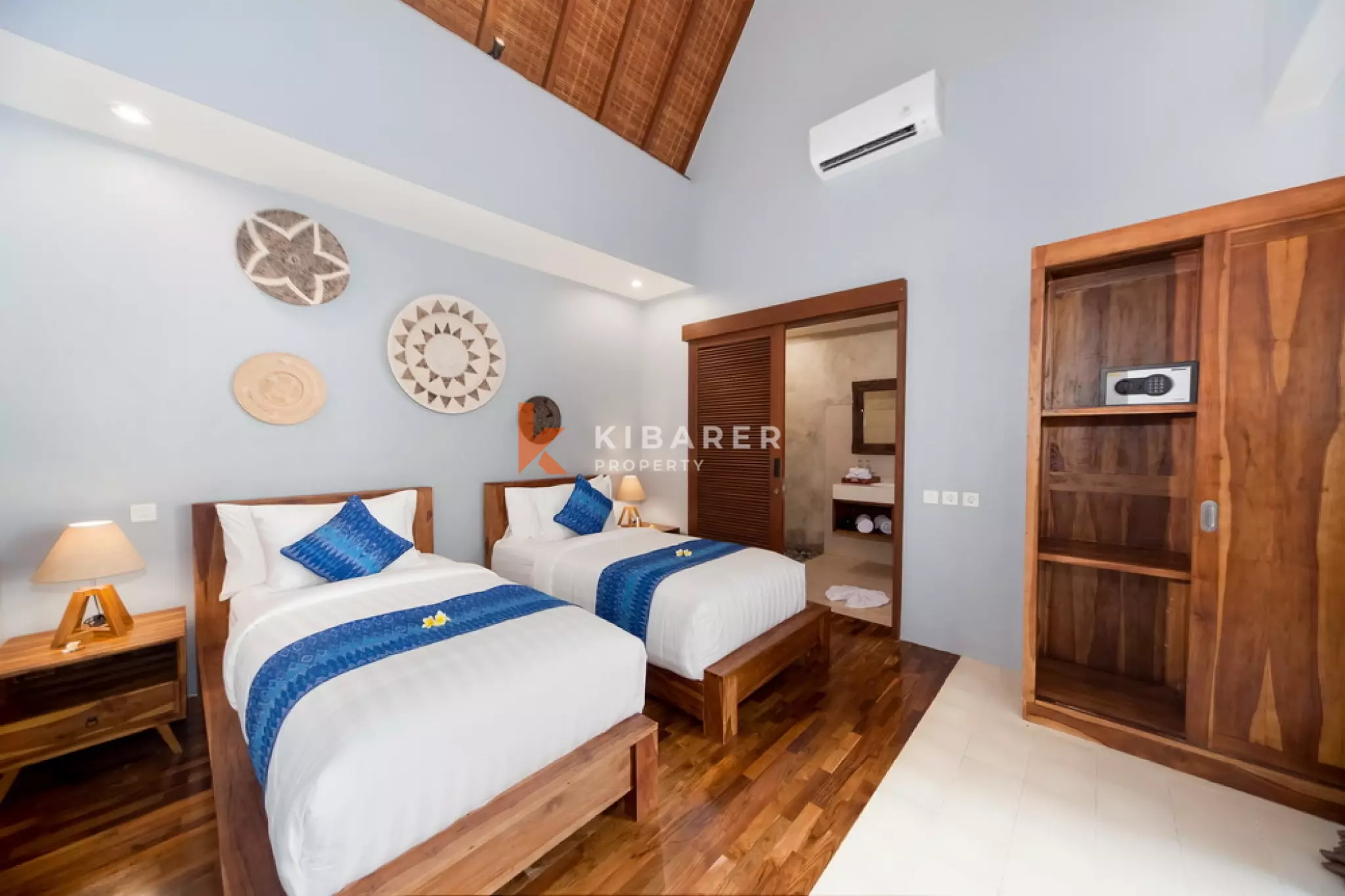 Tranquil Oasis Fully Furnished Three-Bedrooms Villa in Kerobokan Area — image 4