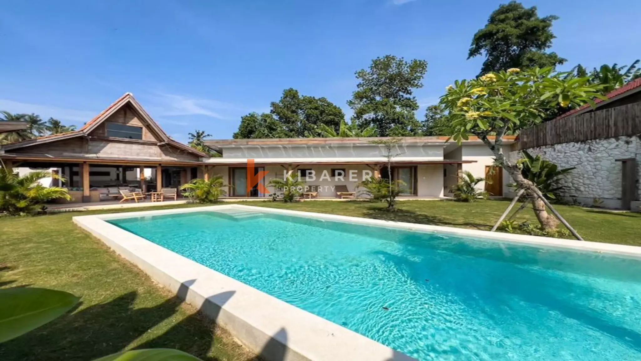 Three-Bedroom Villa in Tropical Paradise, Five Minutes from Kedungu Beach — image 3