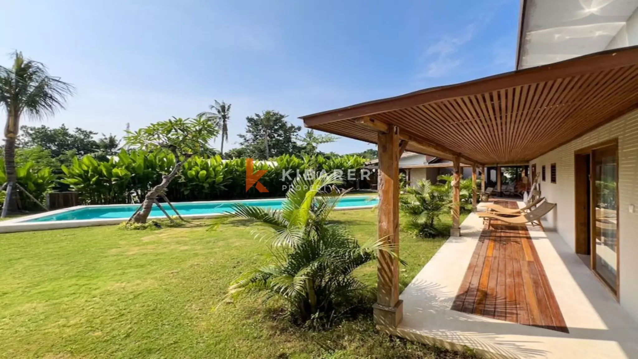 Three-Bedroom Villa in Tropical Paradise, Five Minutes from Kedungu Beach — image 4