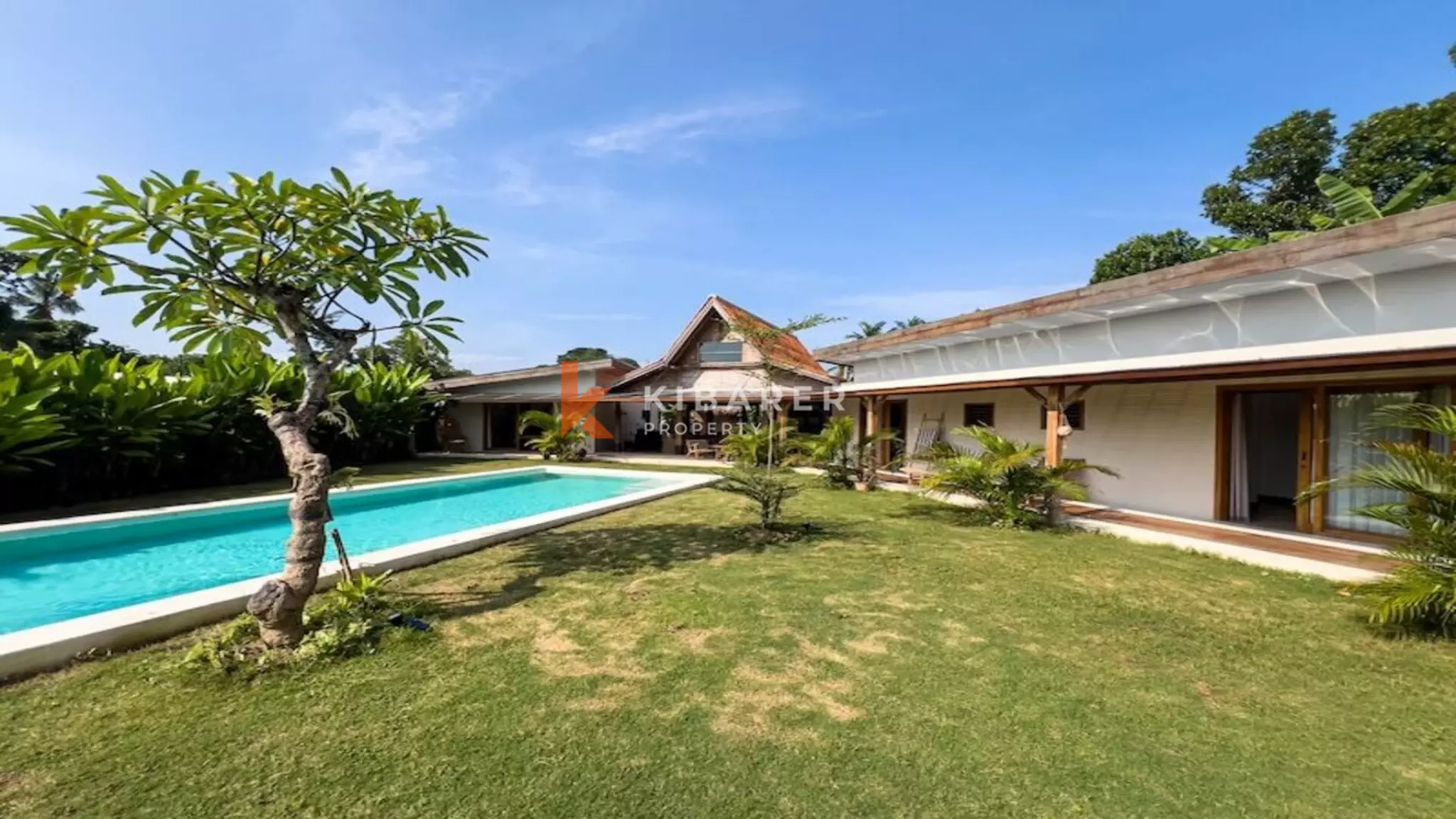 Three-Bedroom Villa in Tropical Paradise, Five Minutes from Kedungu Beach — image 2