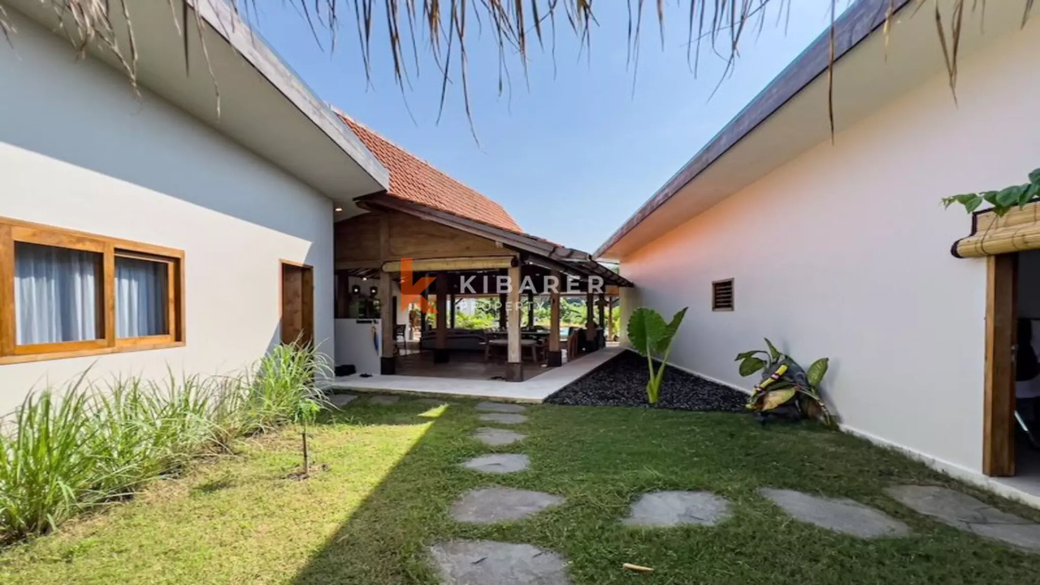 Three-Bedroom Villa in Tropical Paradise, Five Minutes from Kedungu Beach — image 5