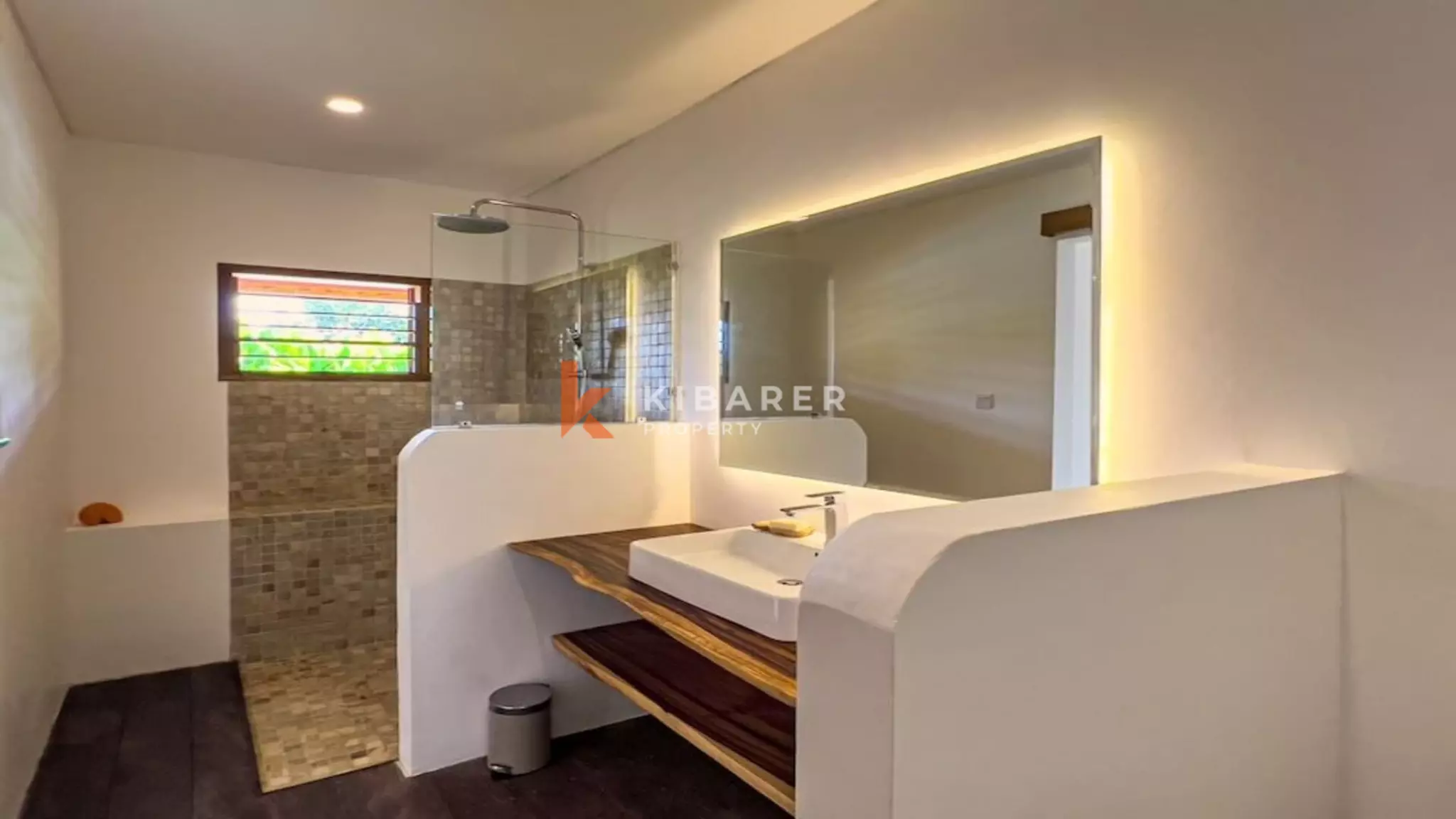 Three-Bedroom Villa in Tropical Paradise, Five Minutes from Kedungu Beach — image 18