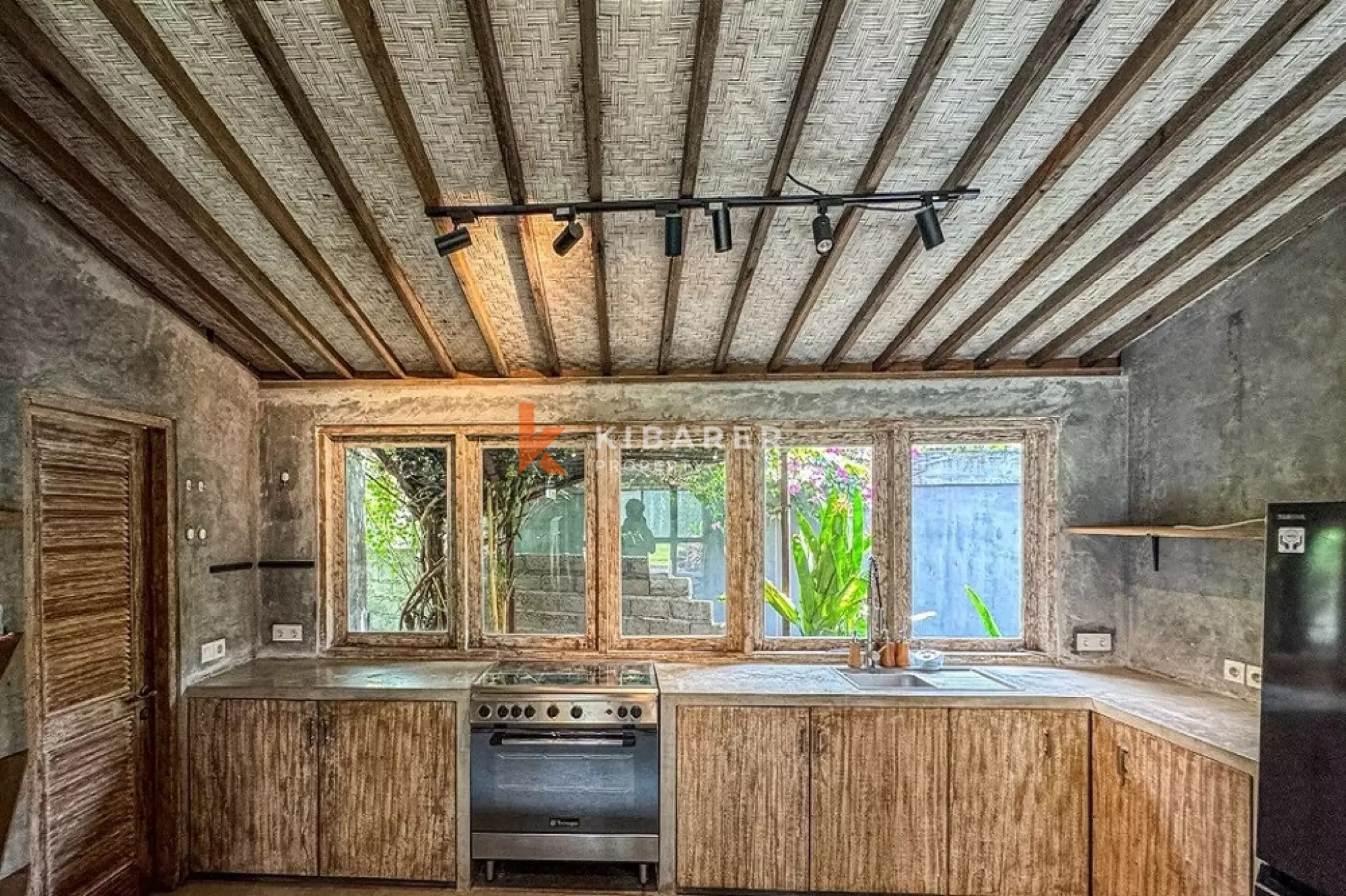 Spacious Tropical Haven Open Five-Bedroom and Two-Bedroom Villa in the Heart of Kerobokan — image 15