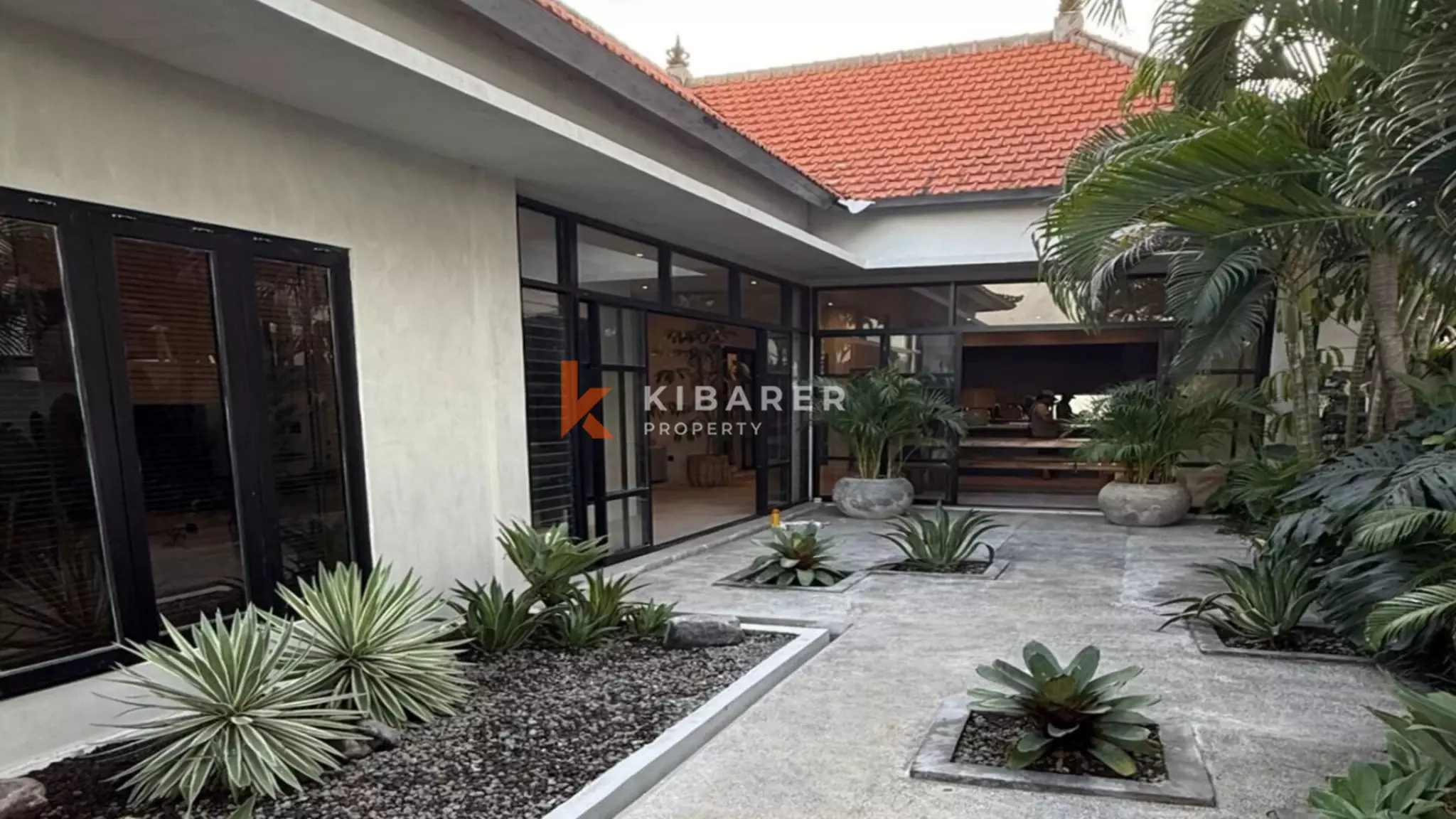 Modern Renovated Three-Bedroom Villa for Rent in the Heart of Berawa