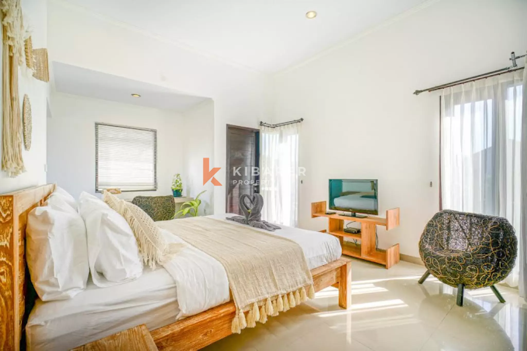 Open Three-Bedroom Bliss Escape Villa in Kerobokan — image 9