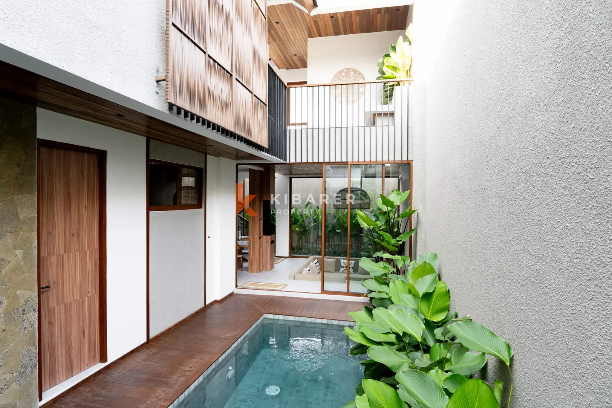 Three Bedroom Enclosed Lounge Villa with Private Pool in Canggu — image 1