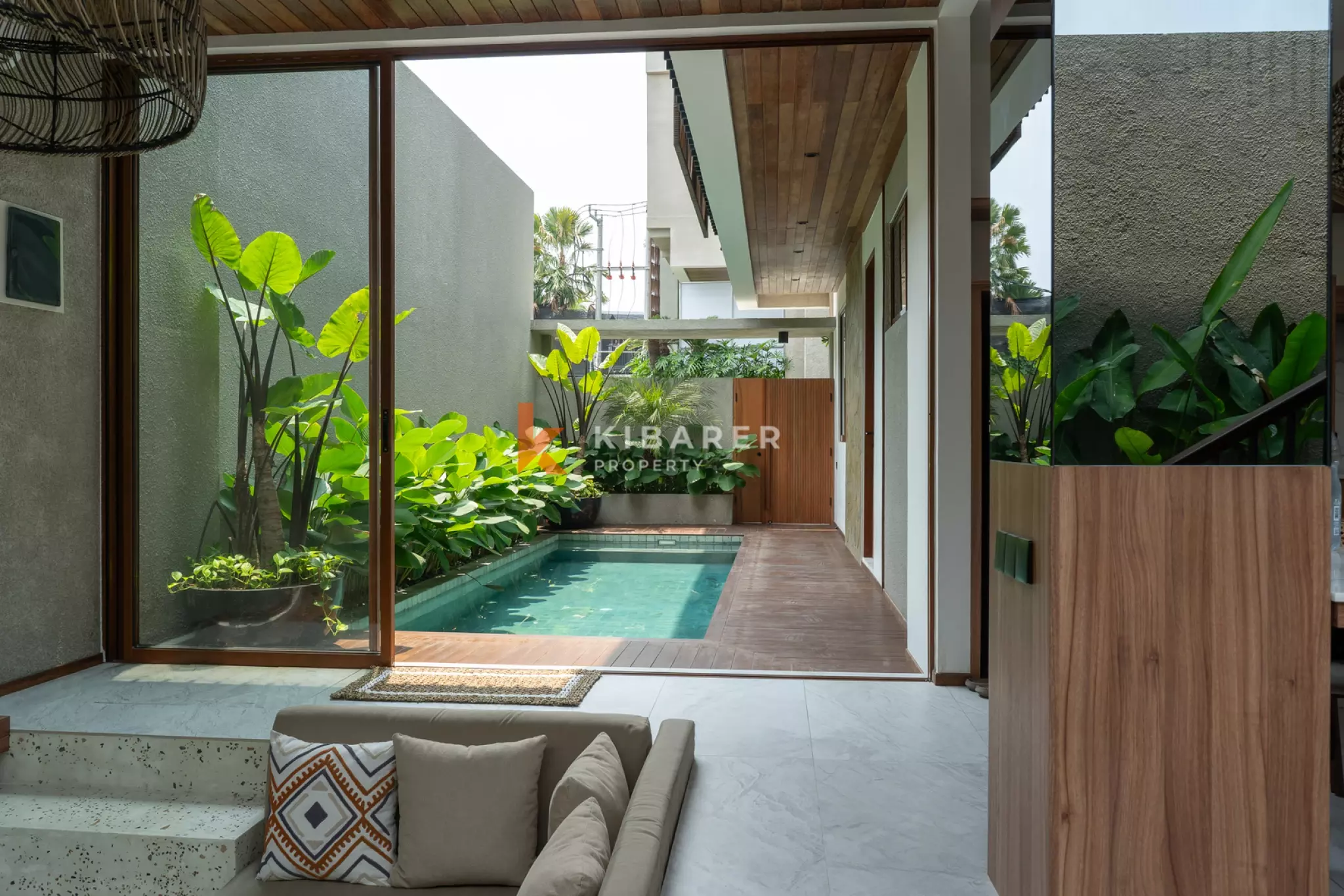 Three Bedroom Enclosed Lounge Villa with Private Pool in Canggu — image 7
