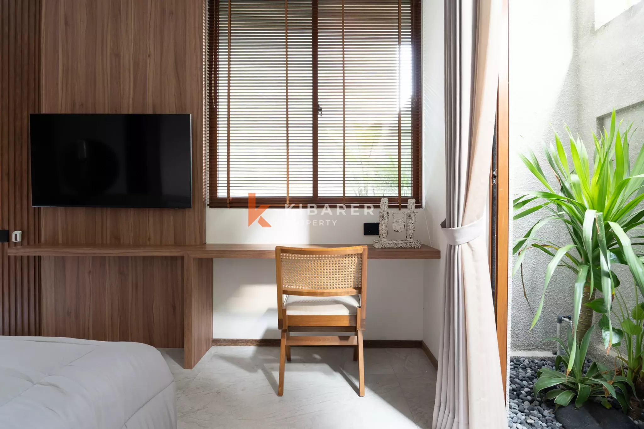 Three Bedroom Enclosed Lounge Villa with Private Pool in Canggu — image 11