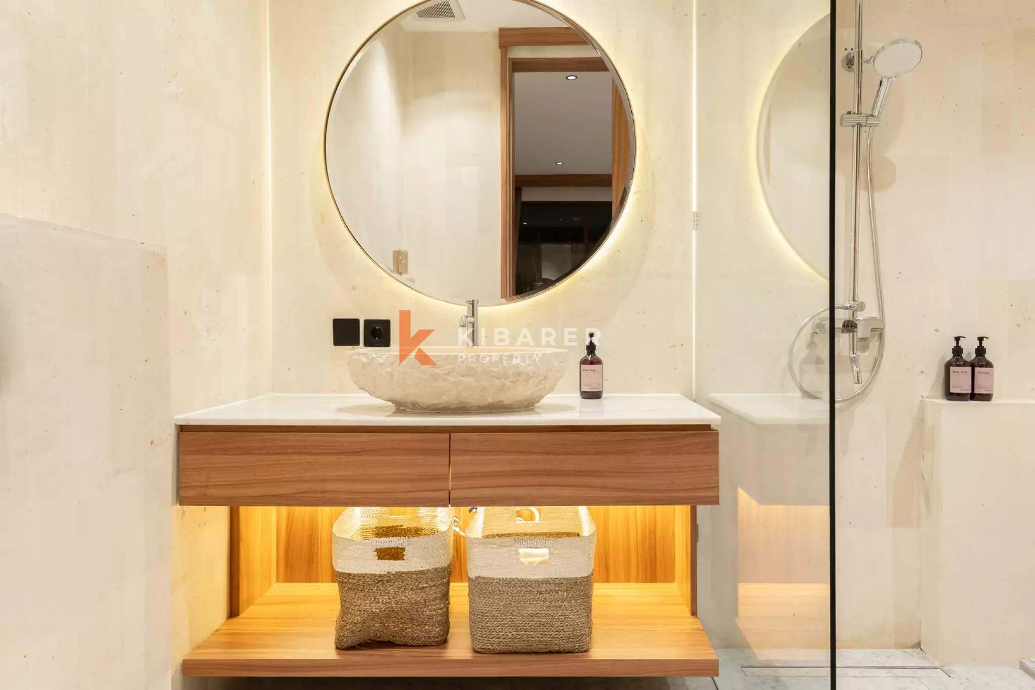 Three Bedroom Enclosed Lounge Villa with Private Pool in Canggu — image 17