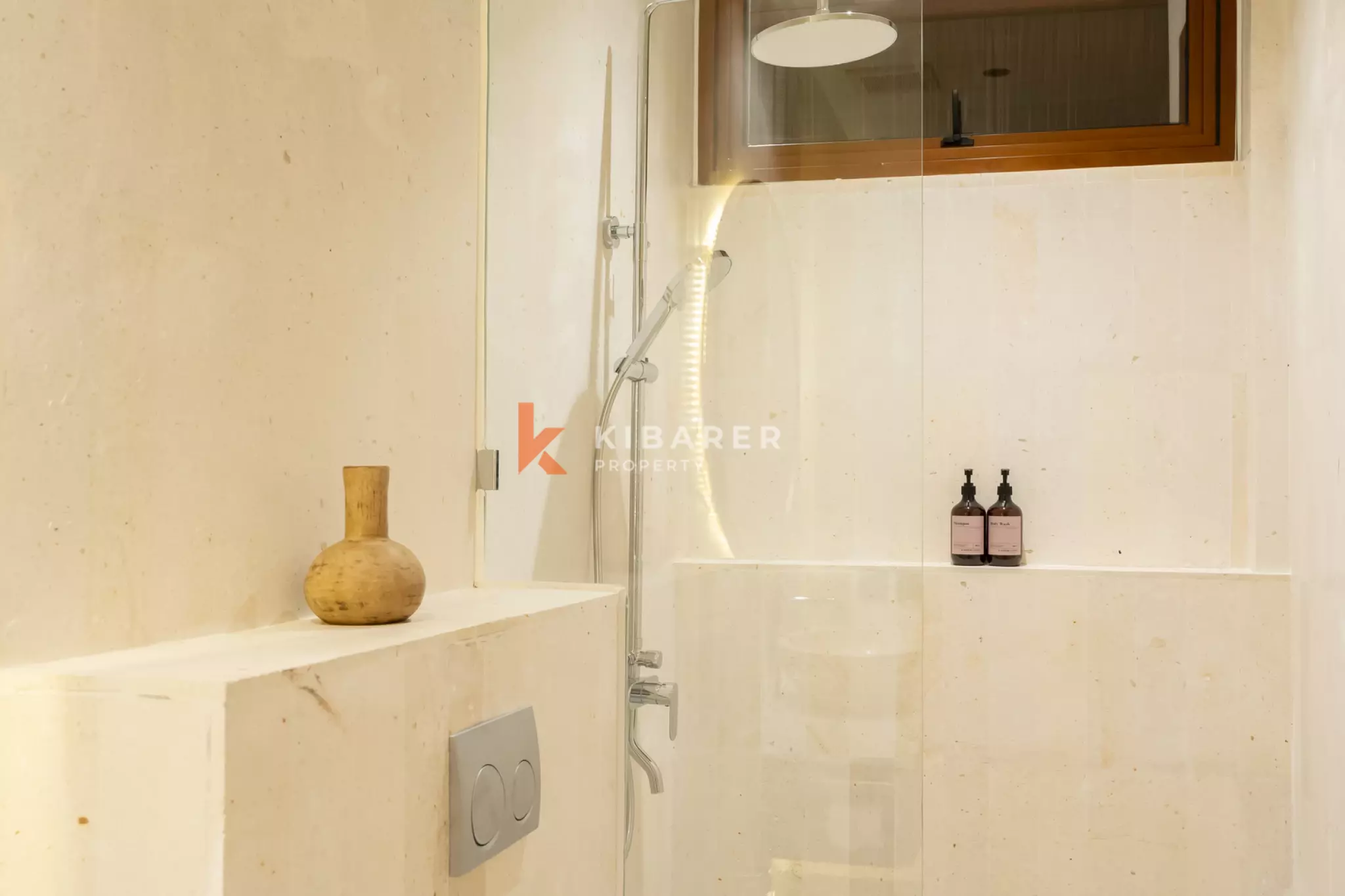 Three Bedroom Enclosed Lounge Villa with Private Pool in Canggu — image 18