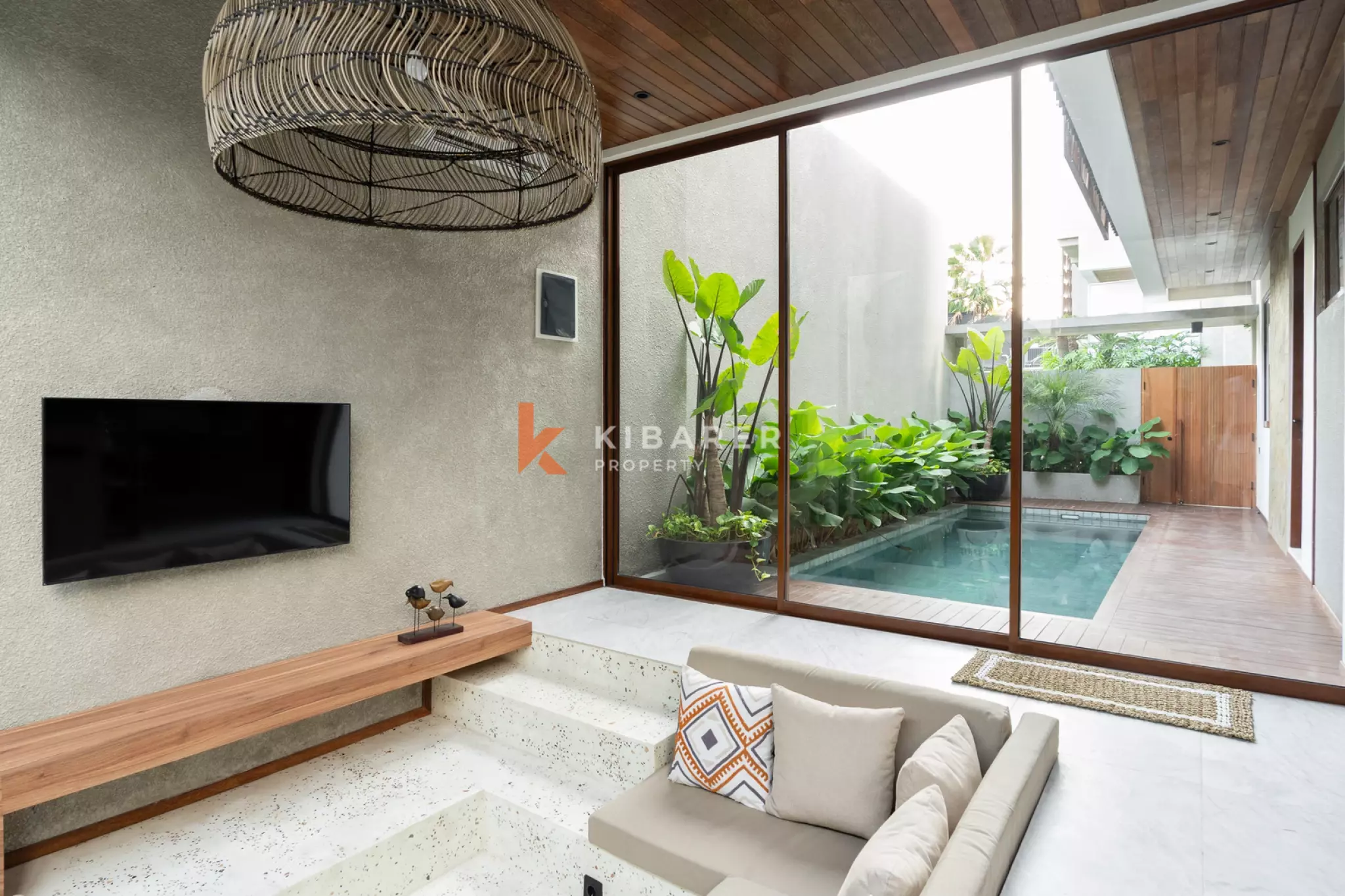 Three Bedroom Enclosed Lounge Villa with Private Pool in Canggu — image 6