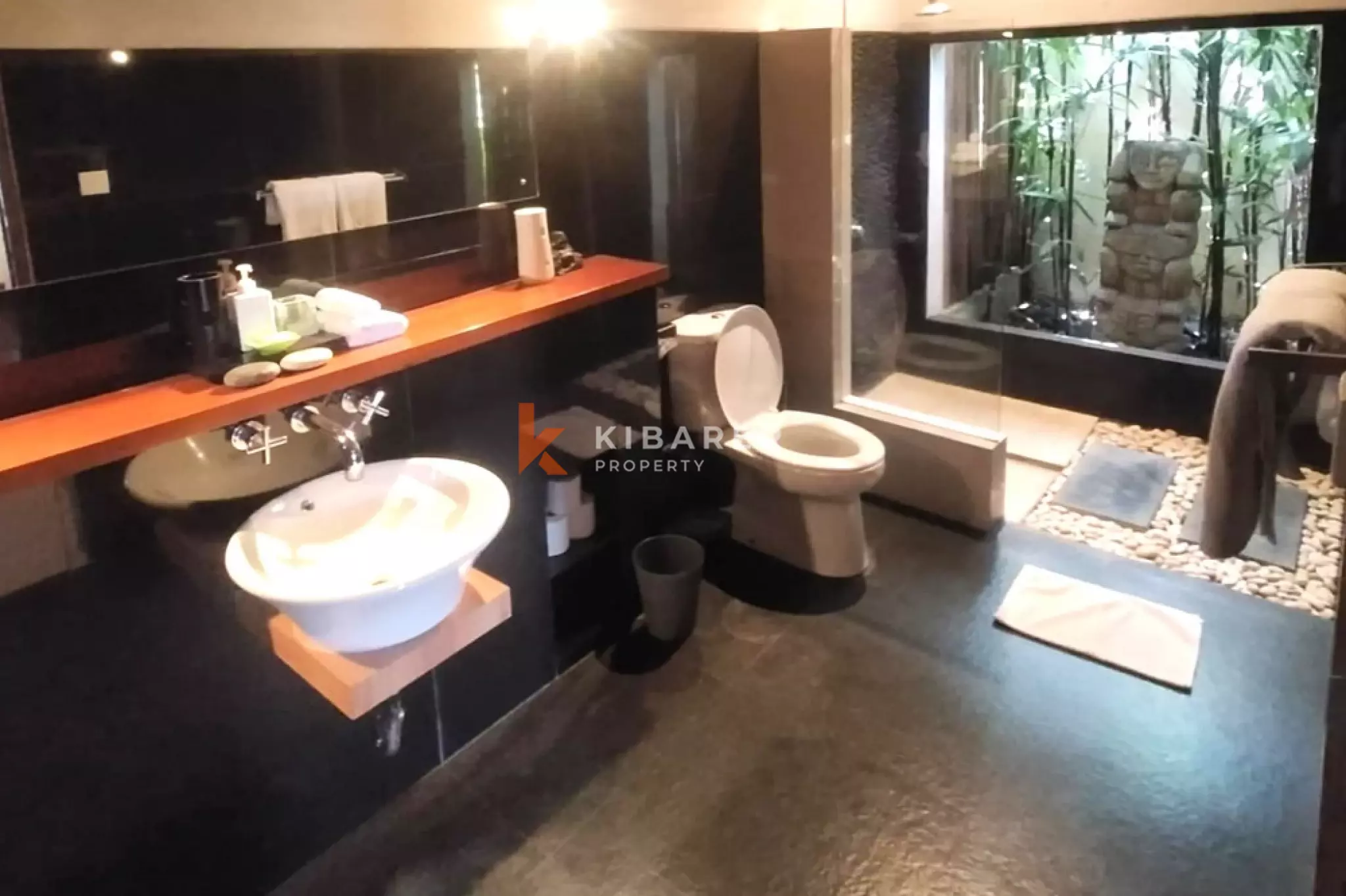 Spacious Long-Term Four-Bedrooms Villa in Central Umalas — image 7