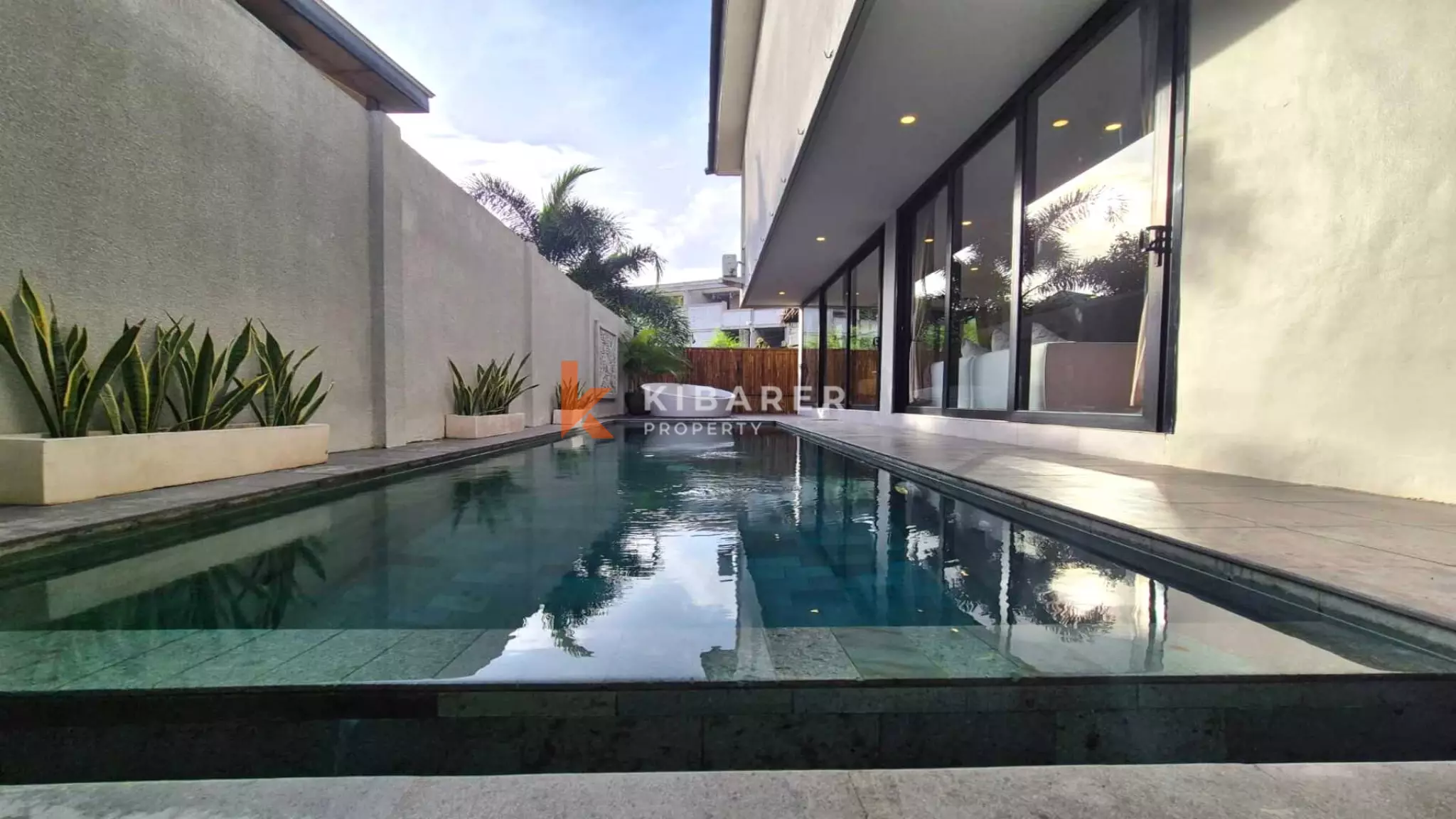 Wonderful Four Bedroom Enclosed Living Villa Located in The Heart of Canggu — image 1