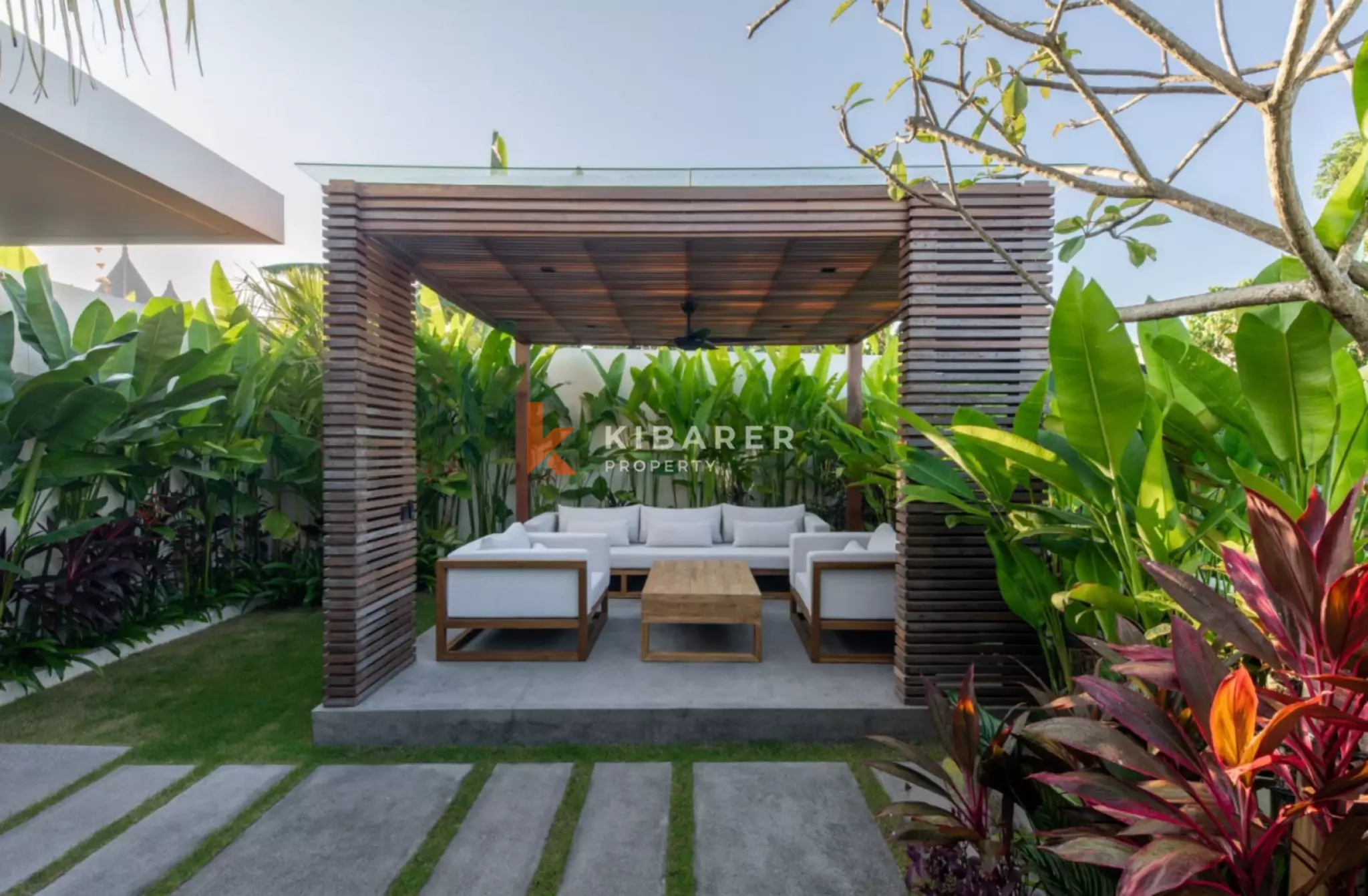 Modern Minimalist Three Bedroom Enclosed Villa with Garden in Canggu — image 11