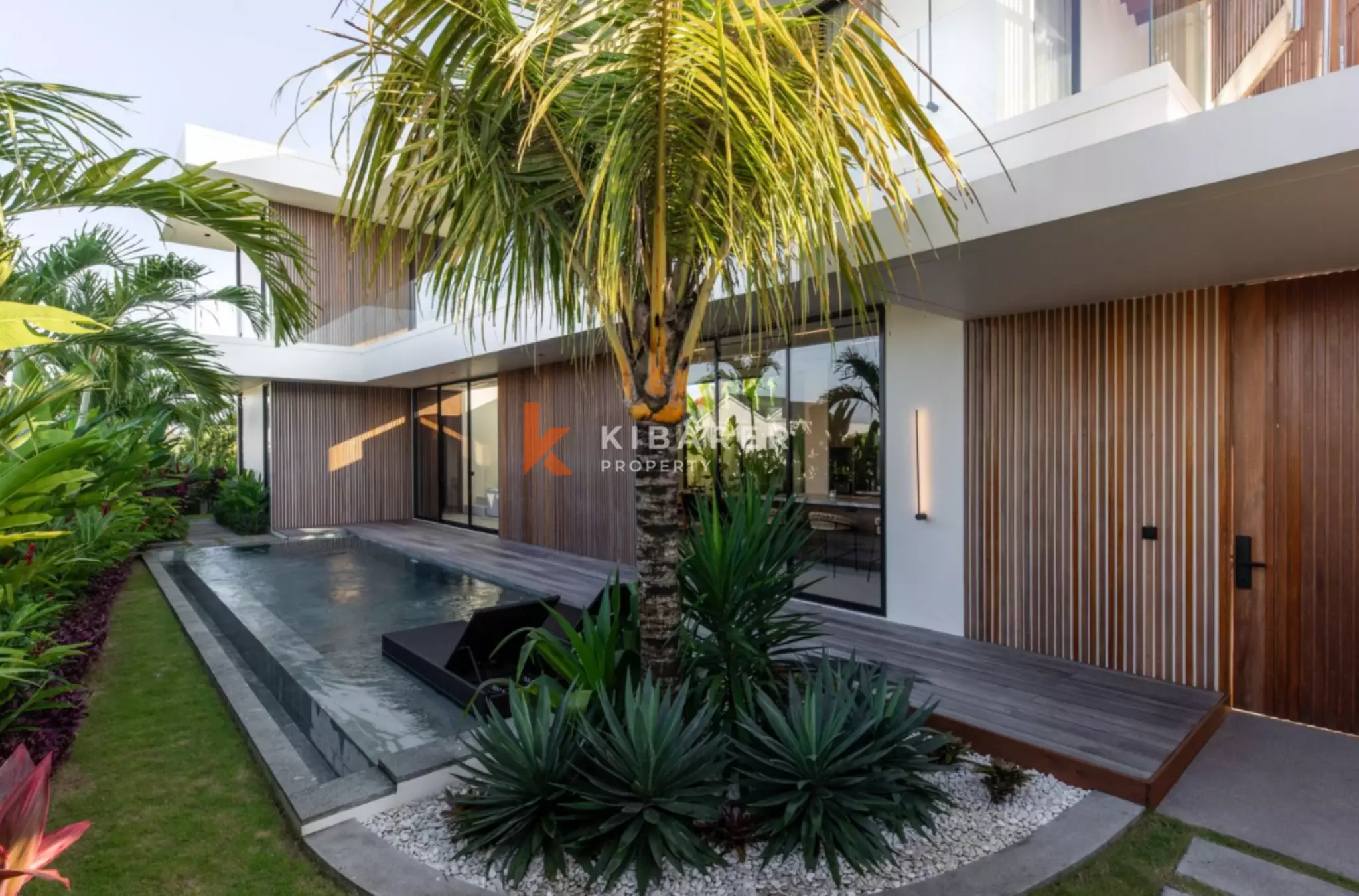 Modern Minimalist Three Bedroom Enclosed Villa with Garden in Canggu — image 17