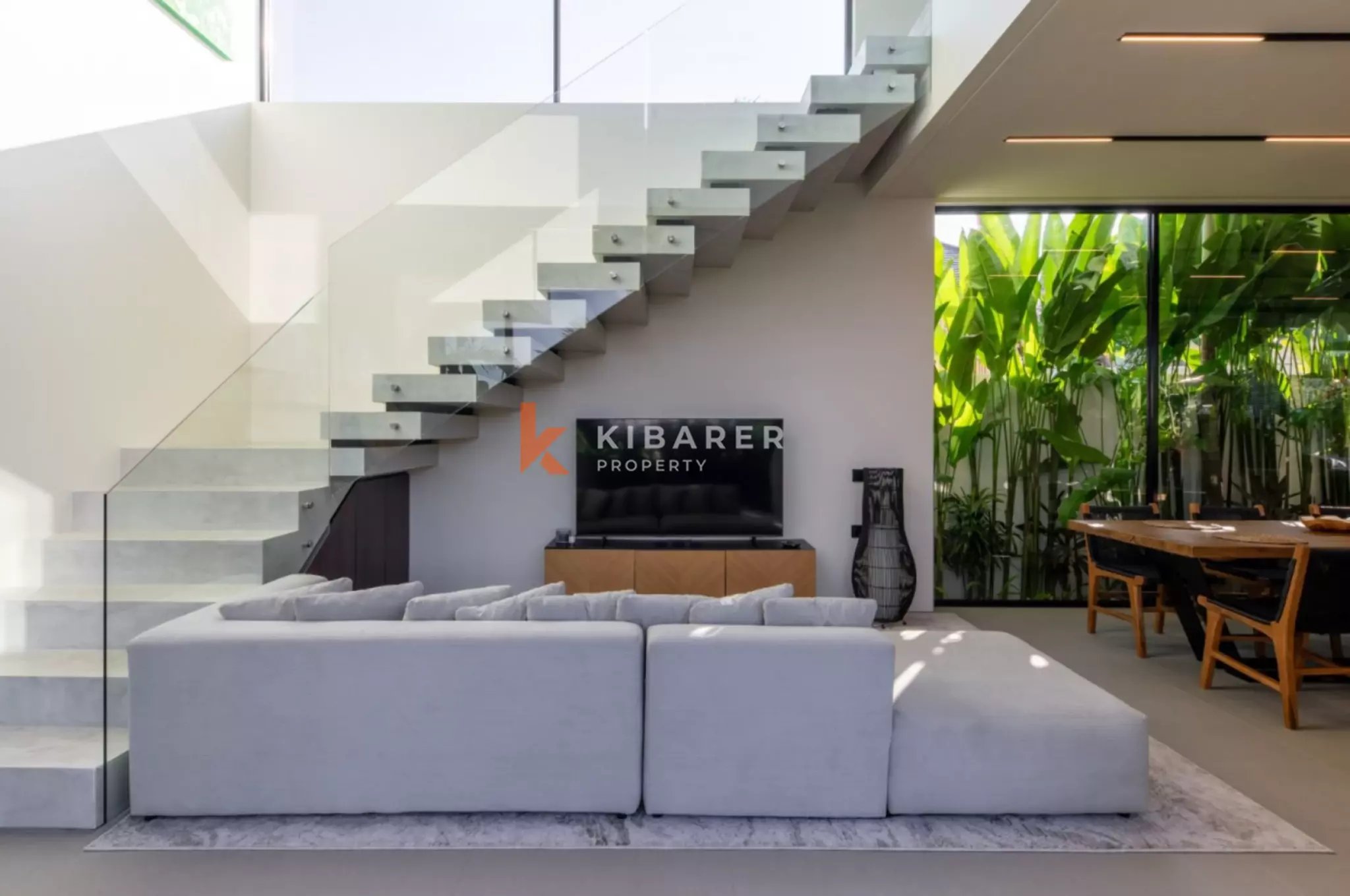 Modern Minimalist Three Bedroom Enclosed Villa with Garden in Canggu — image 3
