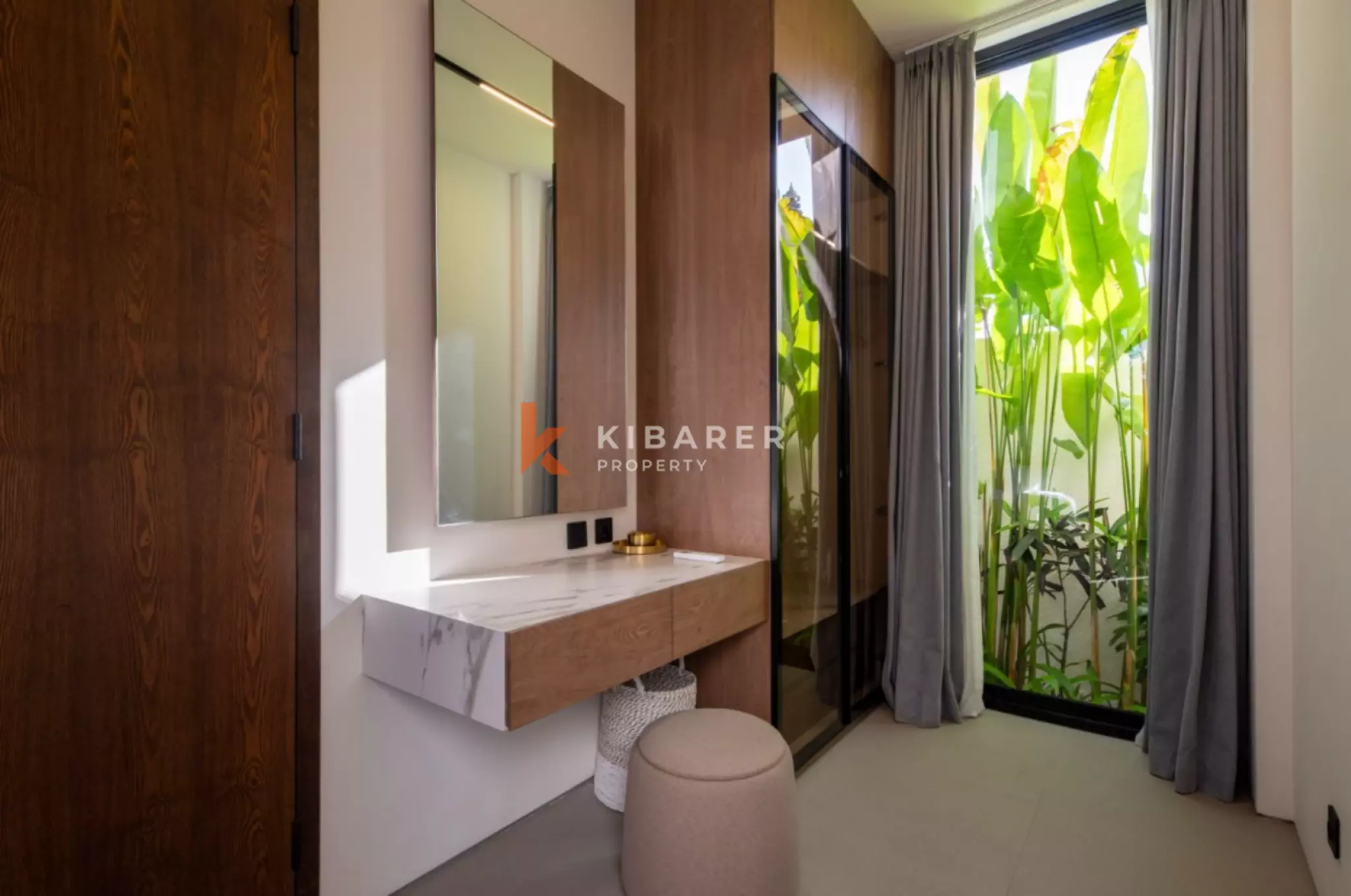 Modern Minimalist Three Bedroom Enclosed Villa with Garden in Canggu — image 9