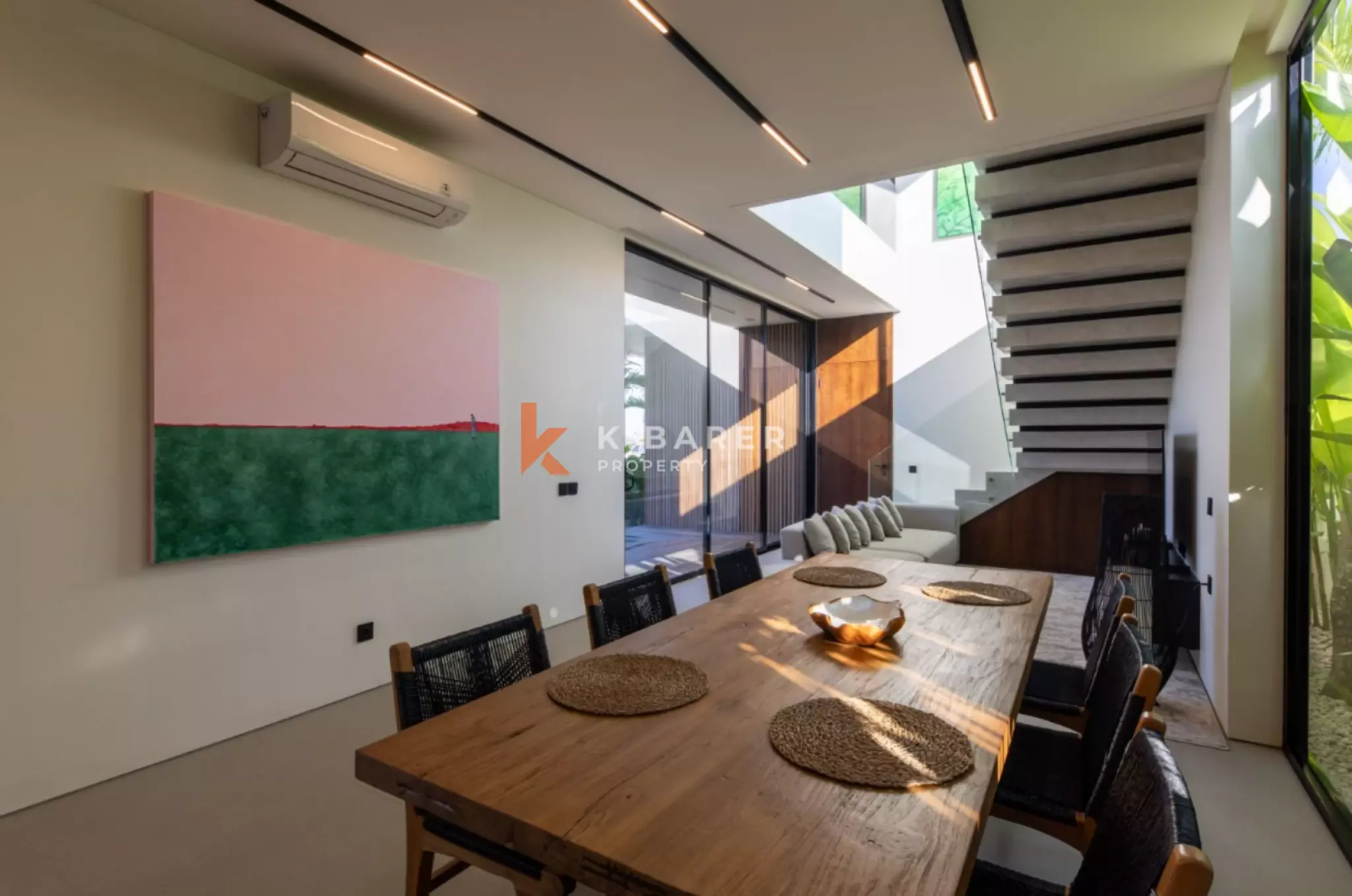 Modern Minimalist Three Bedroom Enclosed Villa with Garden in Canggu — image 4
