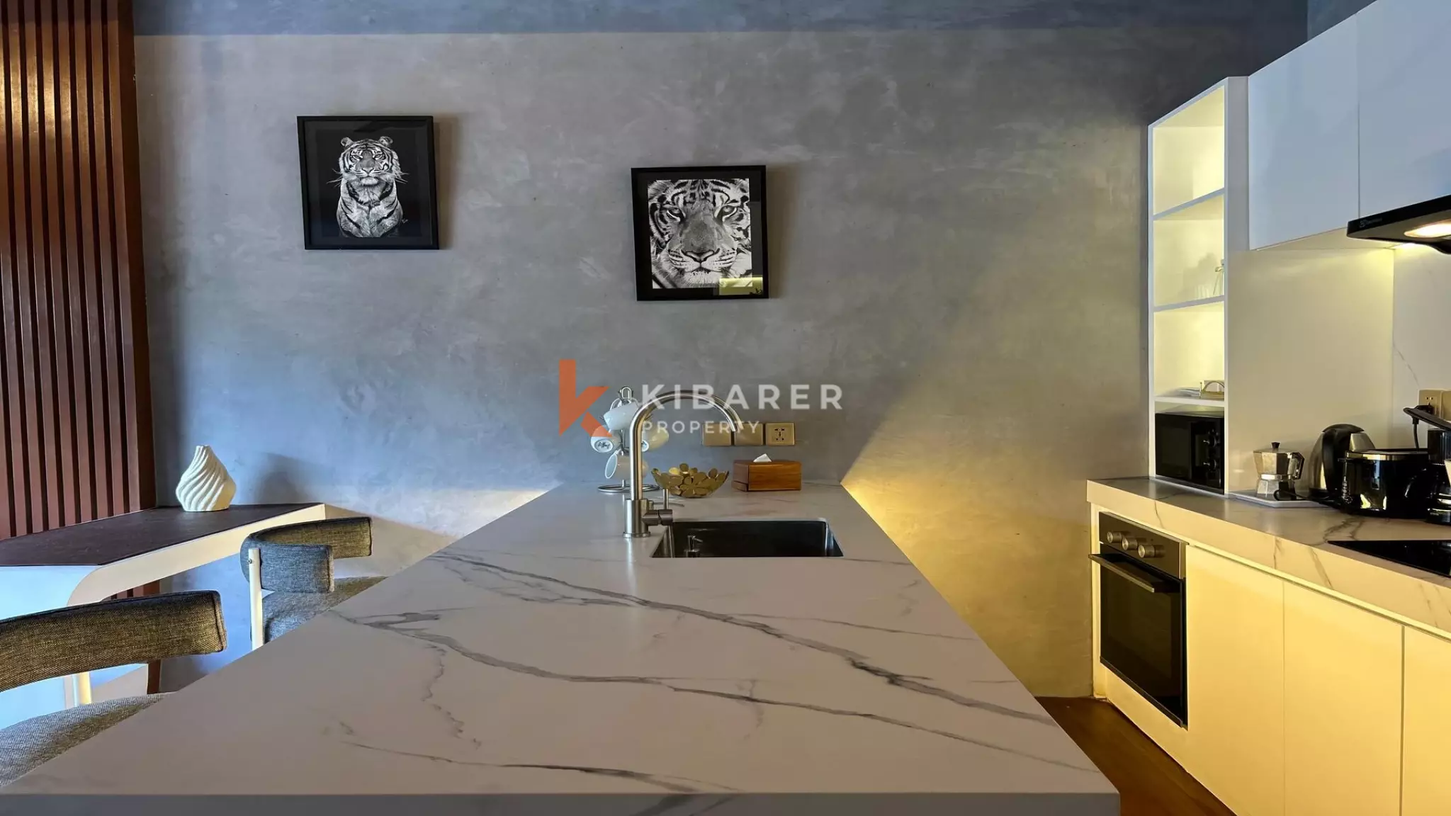 Stylish One-Bedroom Tropical Villa with Enclosed Living in Central Canggu — image 10