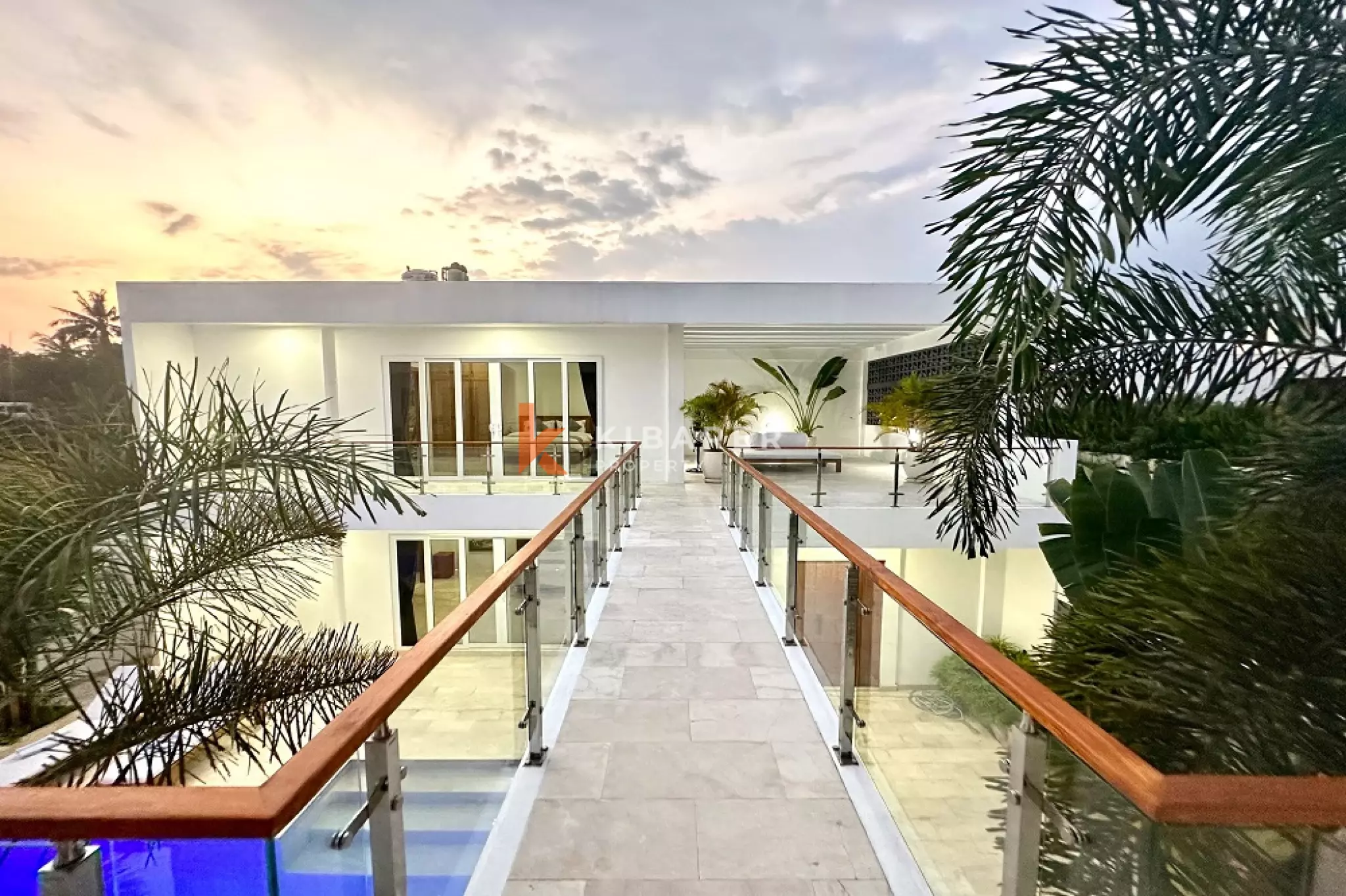 Elegant Four-Bedroom Villa in the Tumbak Bayuh Area — image 17