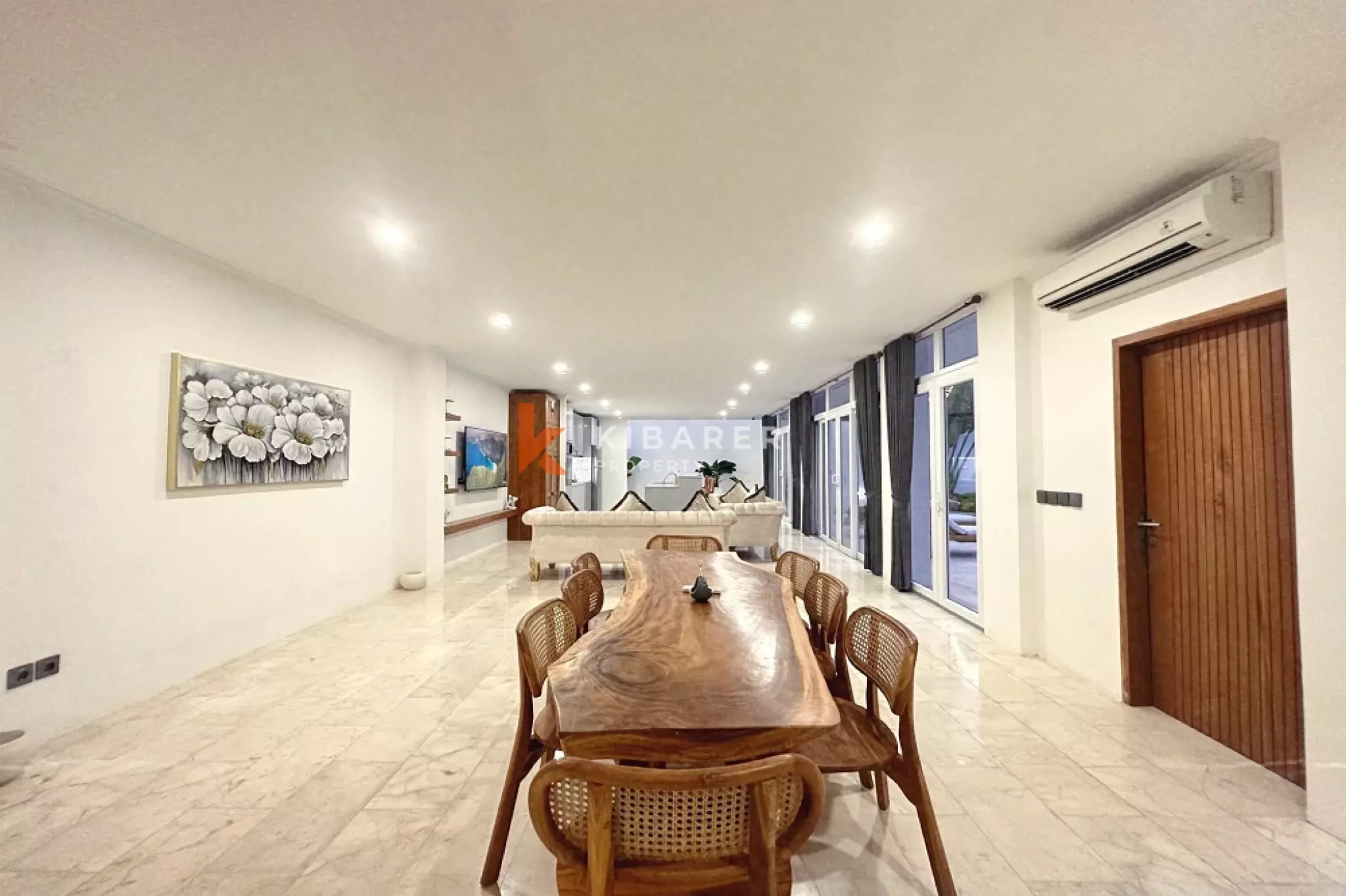 Elegant Four-Bedroom Villa in the Tumbak Bayuh Area — image 8