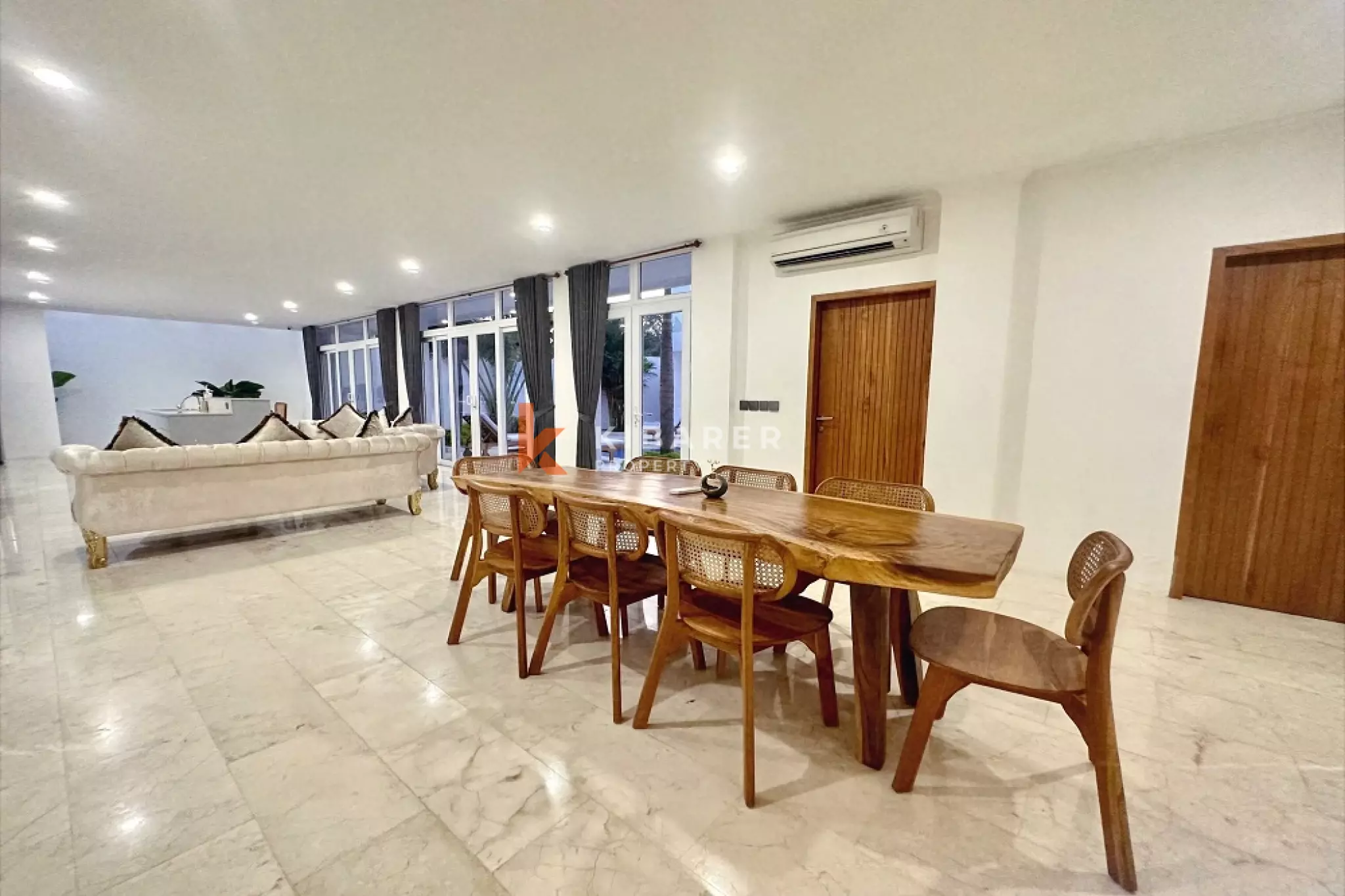 Elegant Four-Bedroom Villa in the Tumbak Bayuh Area — image 9