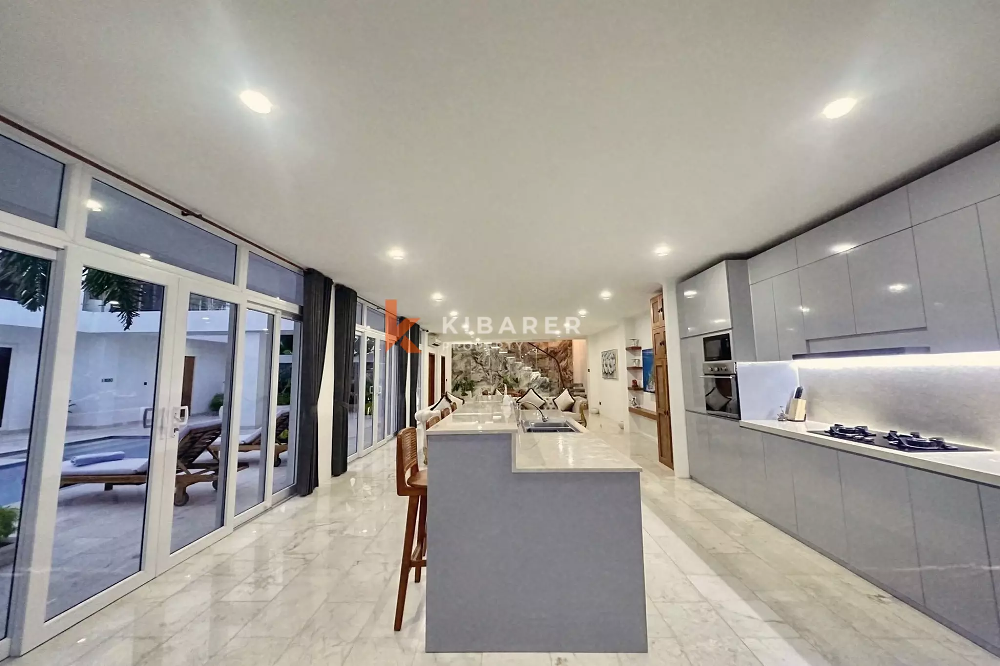 Elegant Four-Bedroom Villa in the Tumbak Bayuh Area — image 10