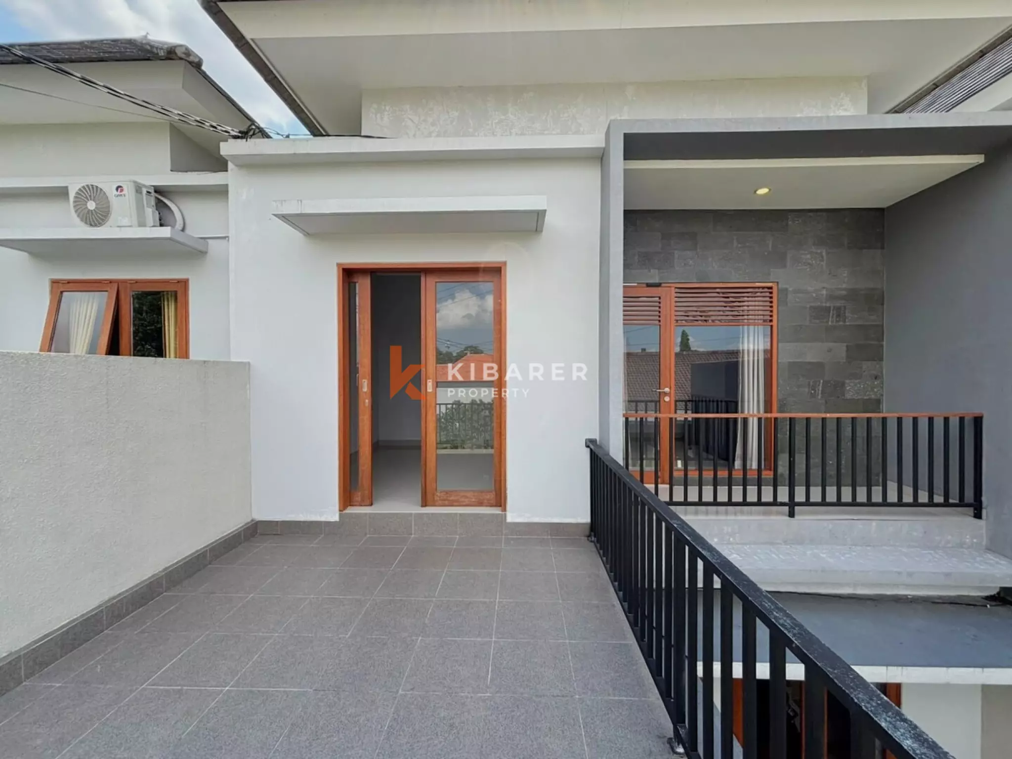 Two-Storey Level with Three Bedroom House in Abianbase
